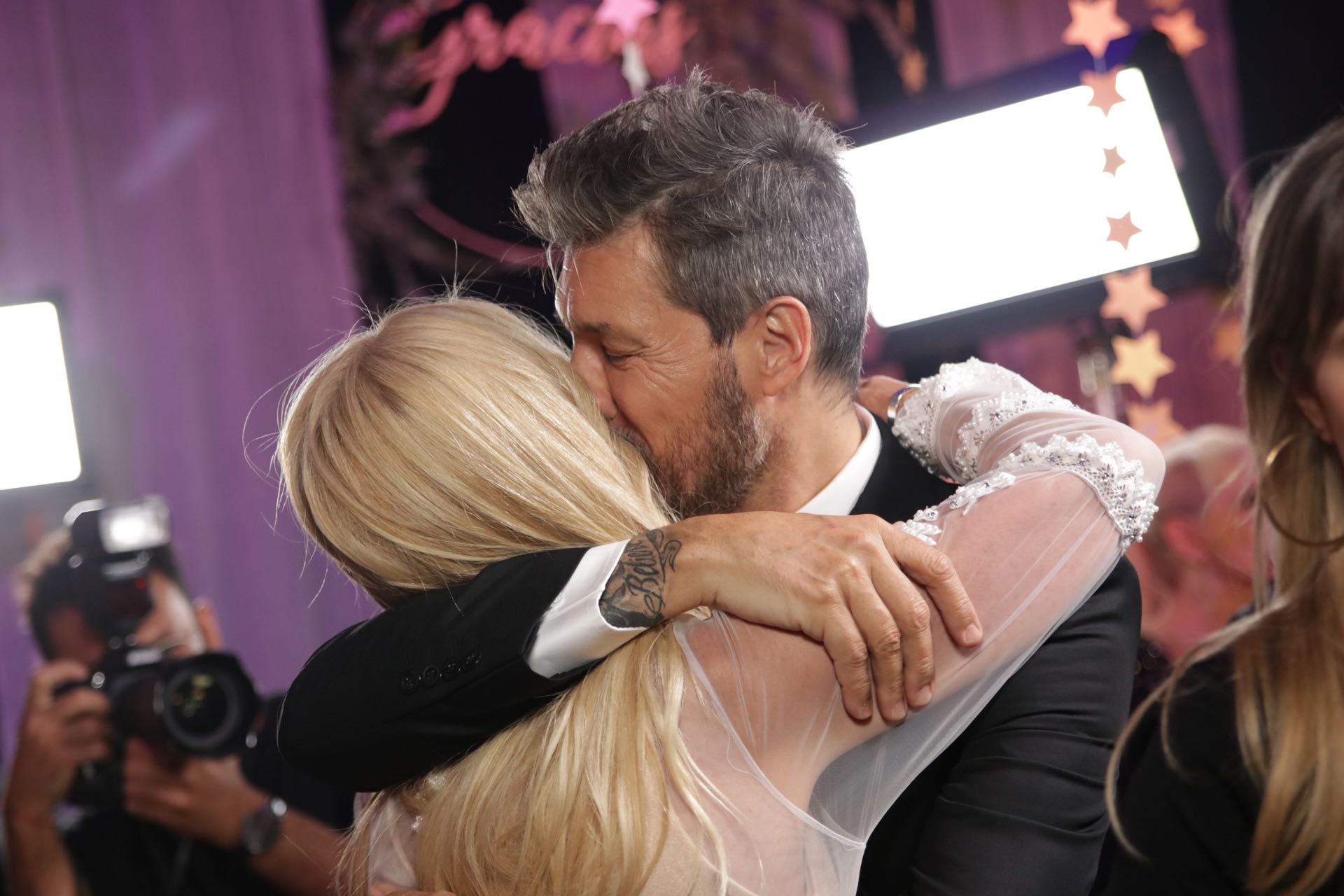 Cris Morena y su abrazo con Tinelli.
