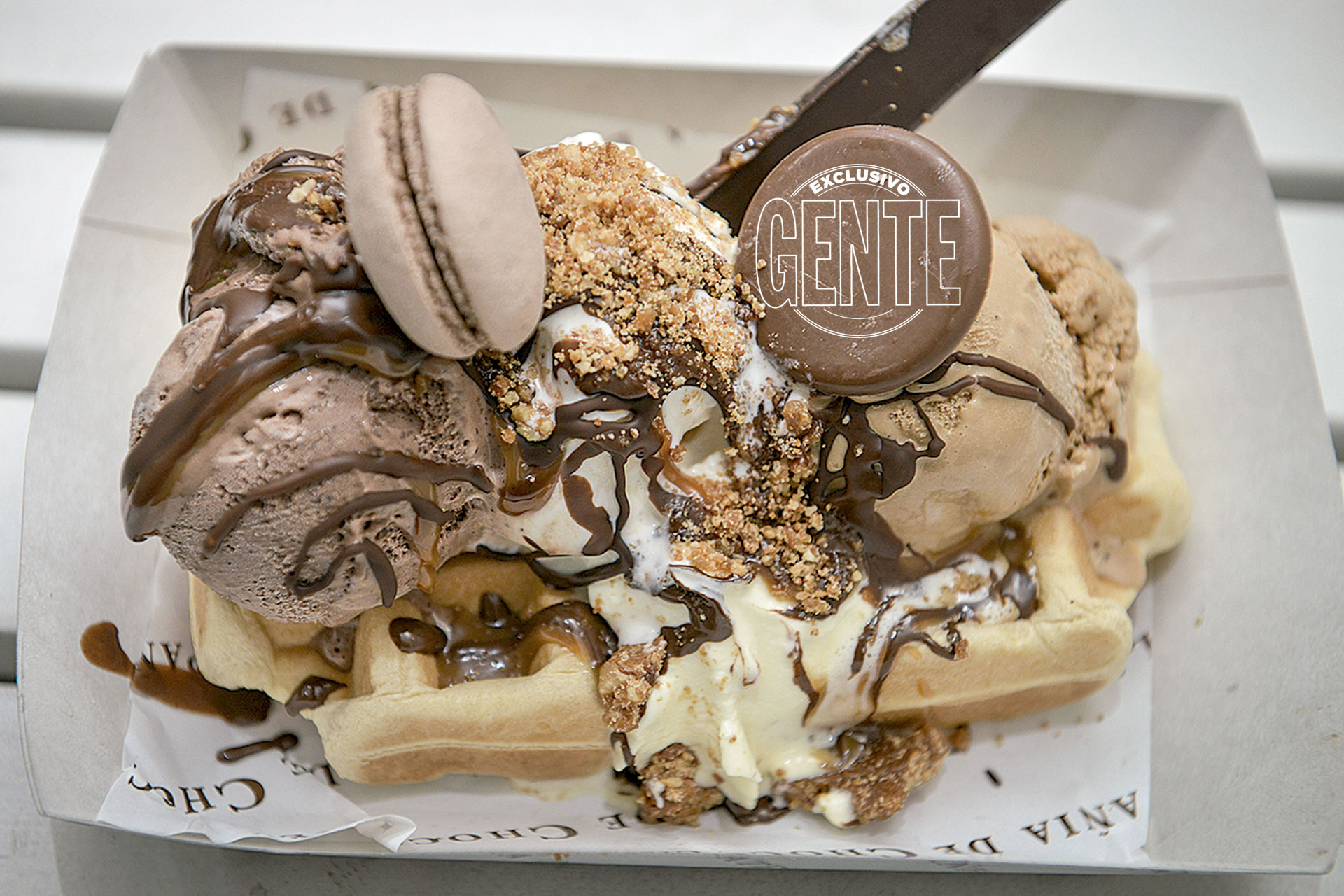 La Wafflería de Compañía de Chocolates. Helados de dulce de leche, chocolate y crema americana, salsas de dulce de leche y chocolate, crocante de nugatín.