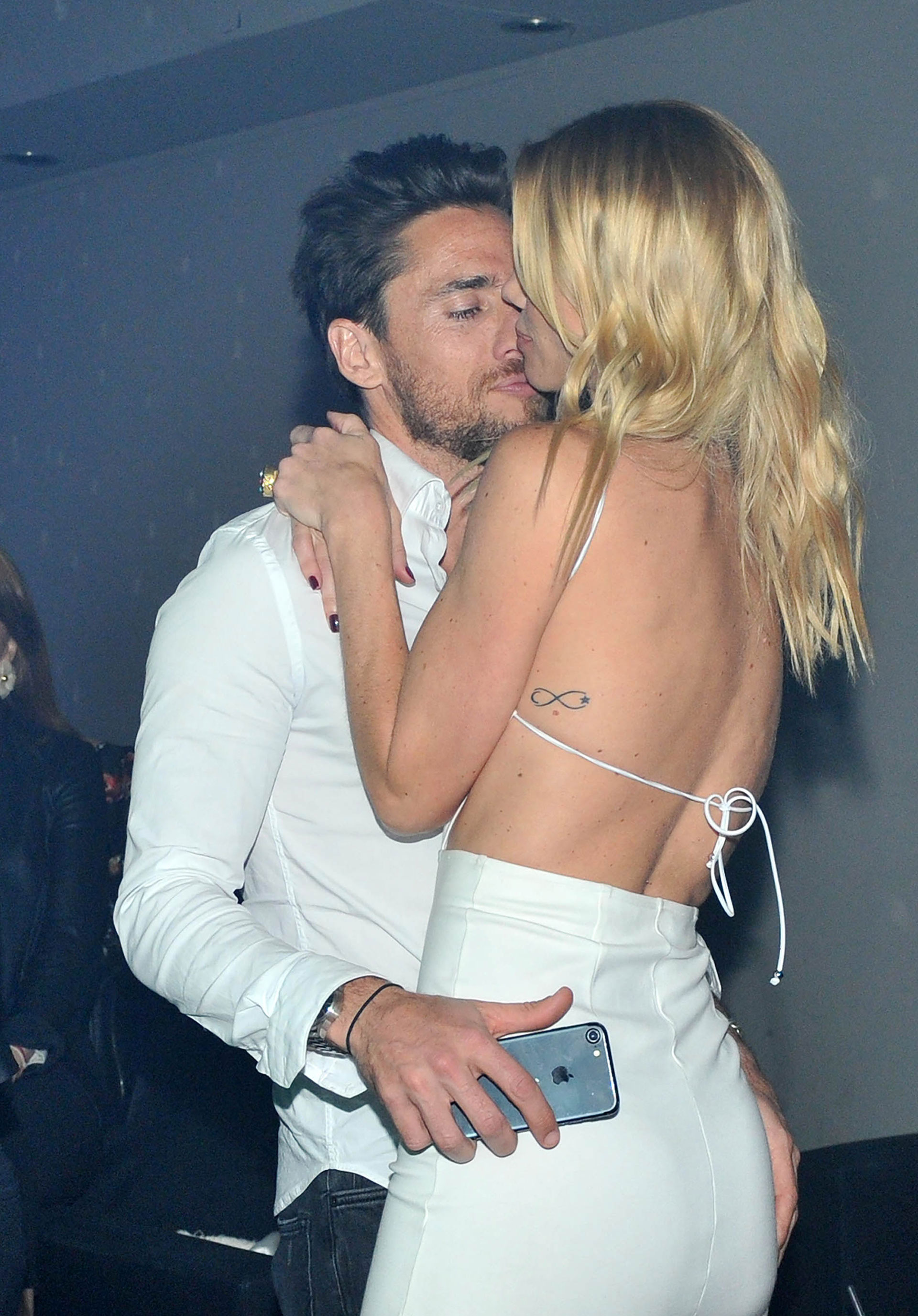 Nicole Neumann y Matías Tasín, muy apasionados en la fiesta de cumpleaños de Lizy Tagliani (Verónica Guerman)
