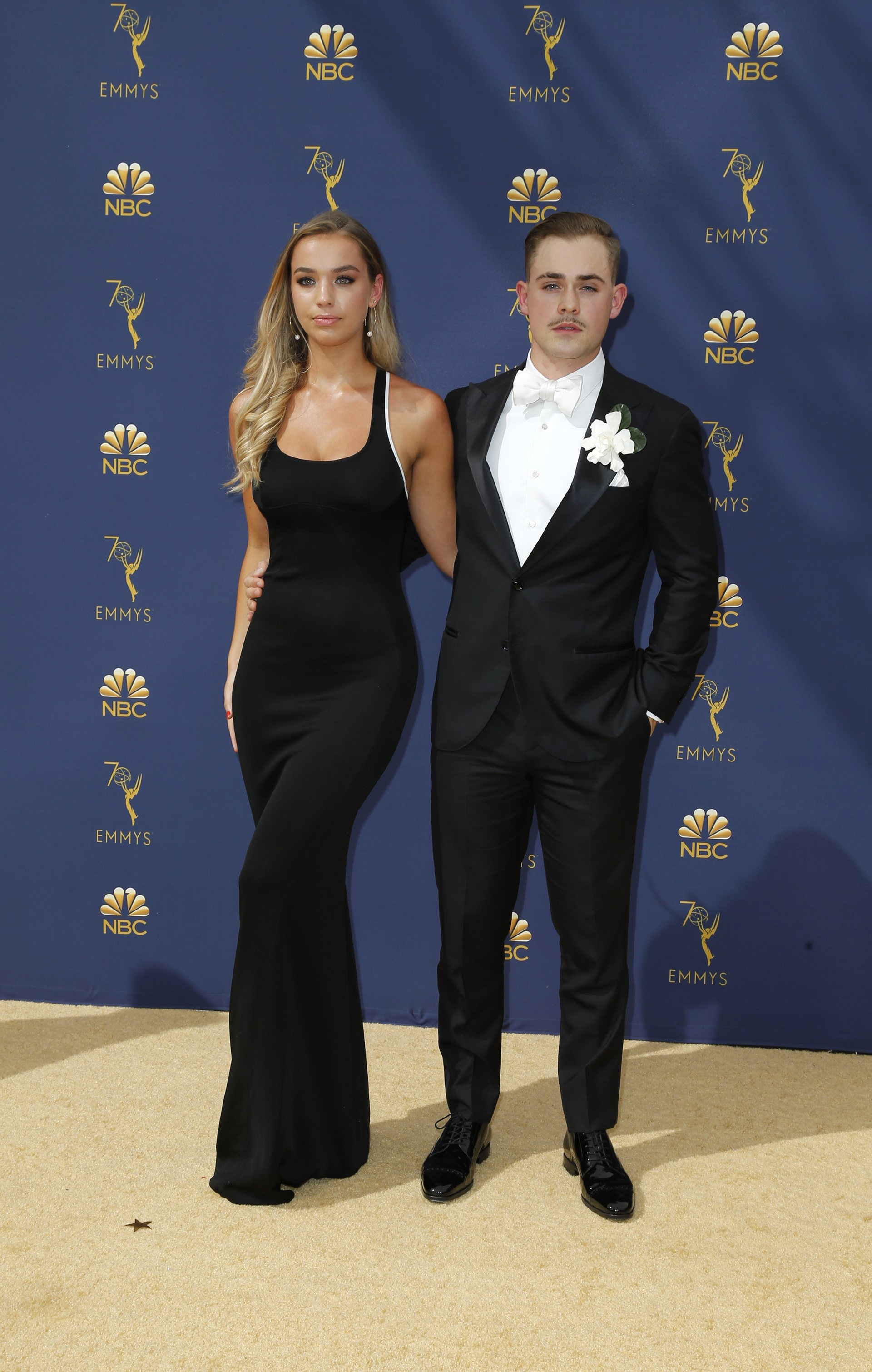 Liv Pollack y Dacre Montgomery