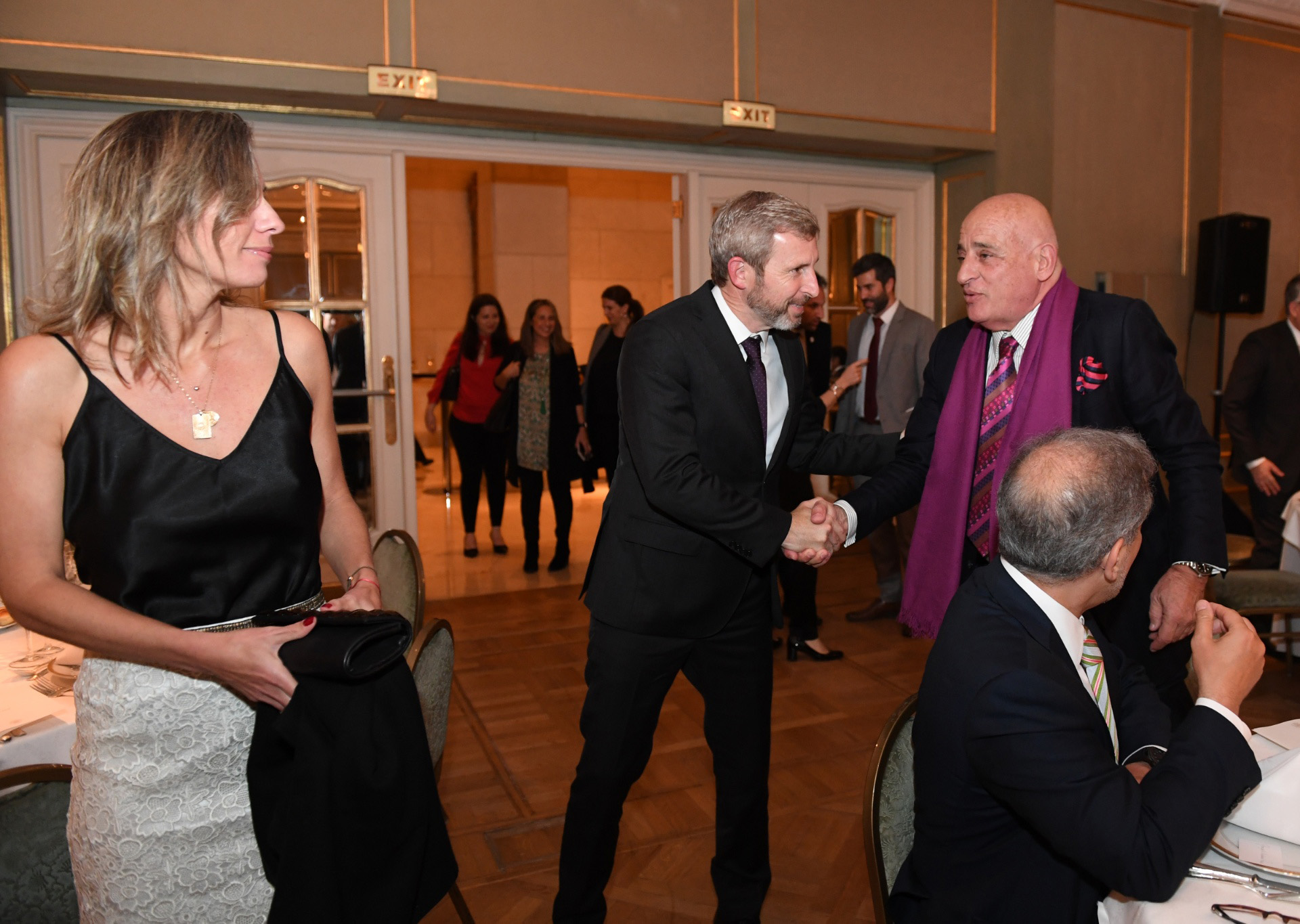 Ministro Frigerio y esposa saludan al rector de la Universidad de Tres de Febrero, Aníbal Jozami. (Maximiliano Luna)