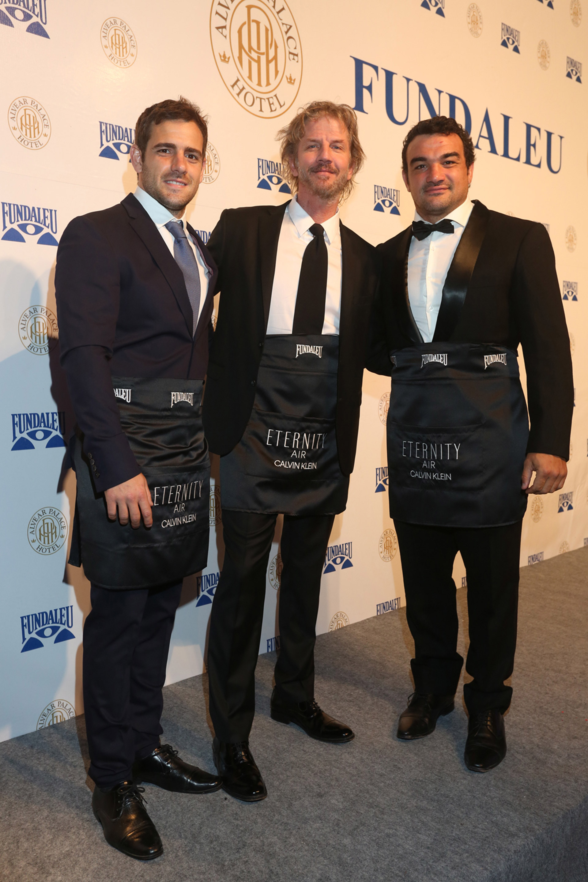 Nico Sánchez y Agustín Creevy, jugadores de Los Pumas, junto a Facundo Arana