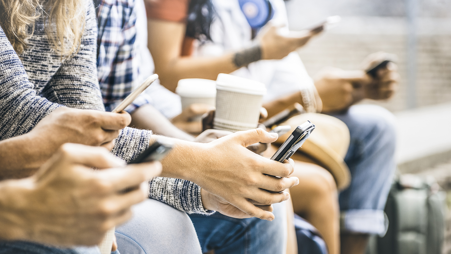 Según el estudio de CACE crecieron las compras a través de teléfonos (Getty Images)