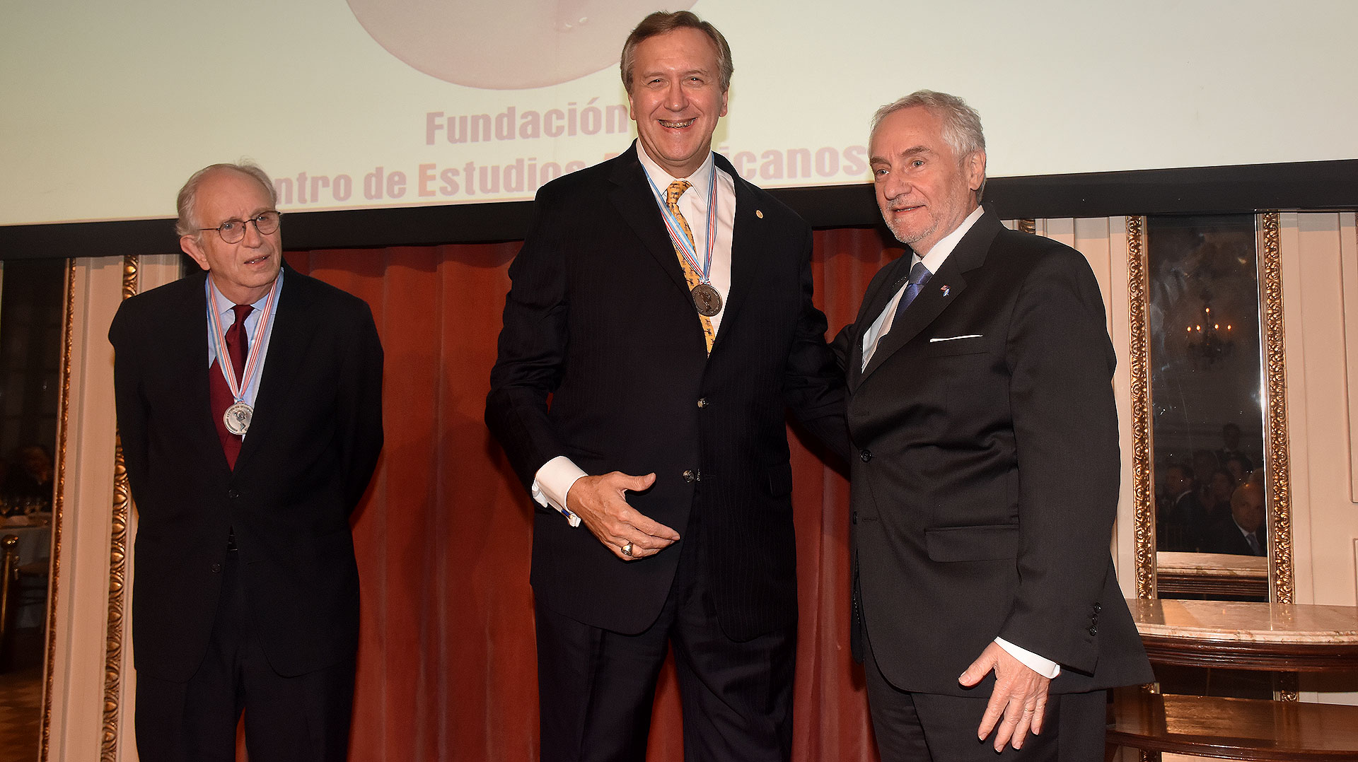 El director senior del White House Writers Group de Washington, embajador Philip Hughes