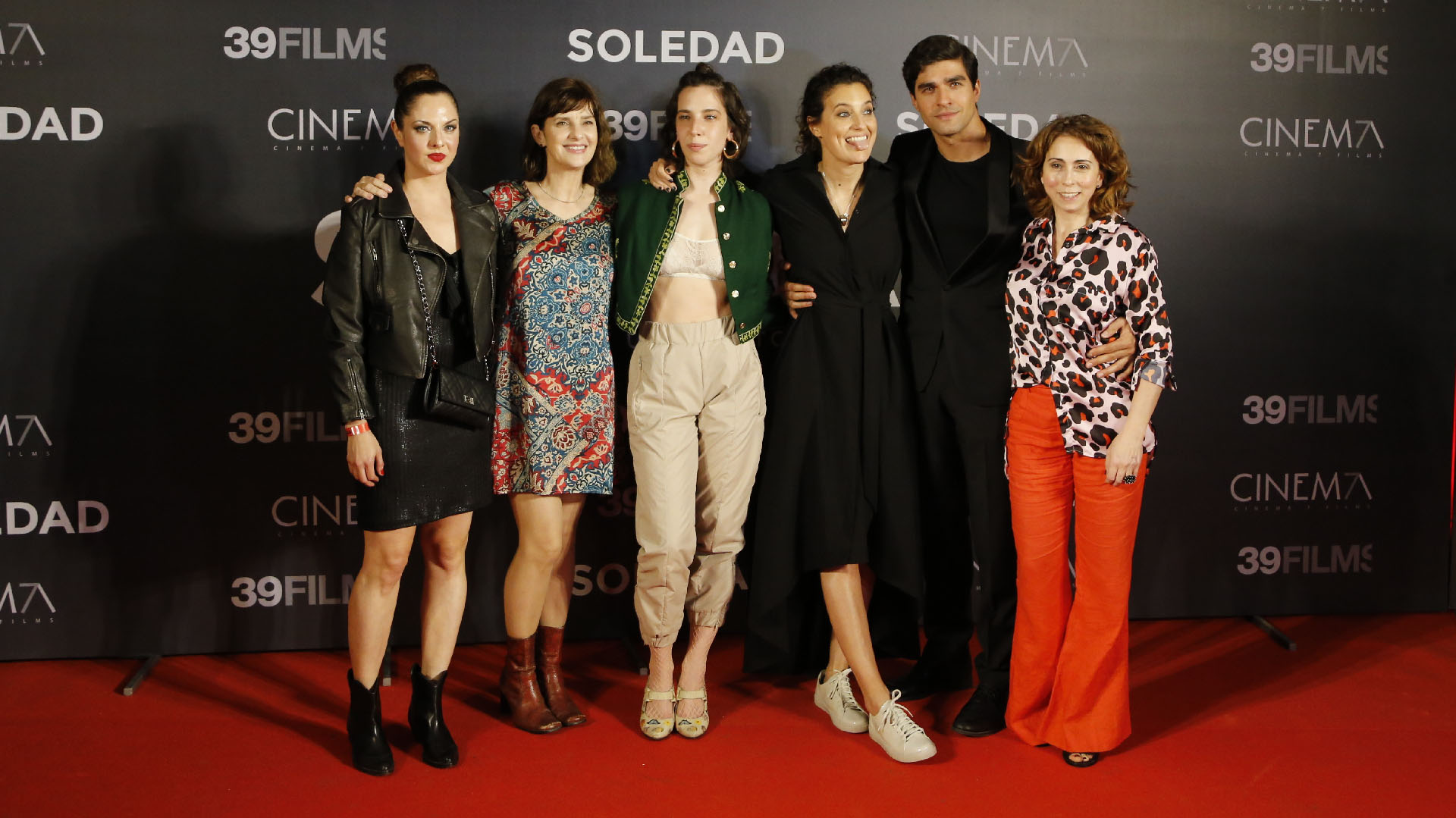 El elenco está conformado por Vera Spinetta, Giulio Corso, Marco Leonardi, Marco Cocci, Luis Luque, Silvia Kutika, Fabiana García Lago, Flor Dyszel y Julián Tello