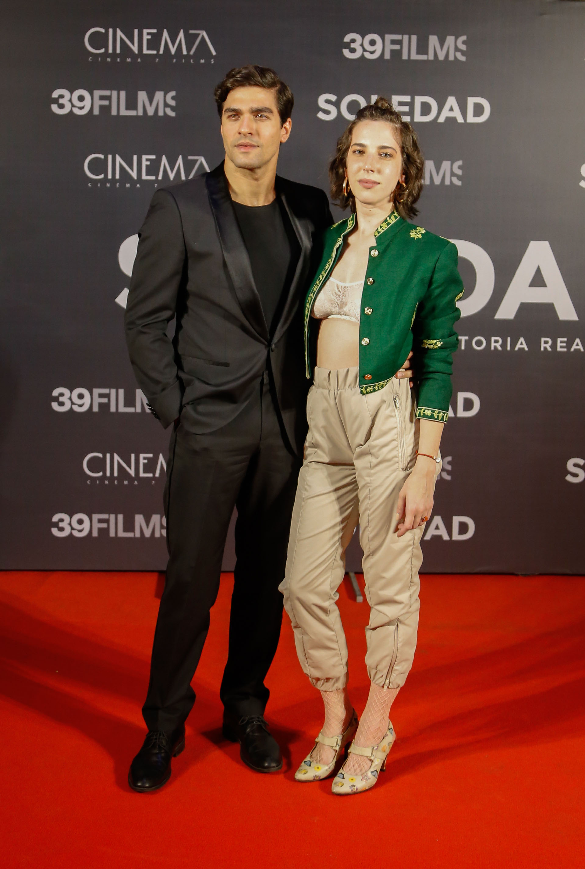 Giulio Corso y Vera Spinetta. Perteneciente a una familia de clase media, Soledad Rosas no parecía muy cómoda con las convenciones de su entorno; pero sería el viaje que emprendió a Europa. a mediados de 1997, el que la apartaría definitivamente del mandato familiar y signaría su vida para siempre. Al llegar a Italia, se unió a una agrupación de okupas donde conoció a su gran amor, Edoardo Massari