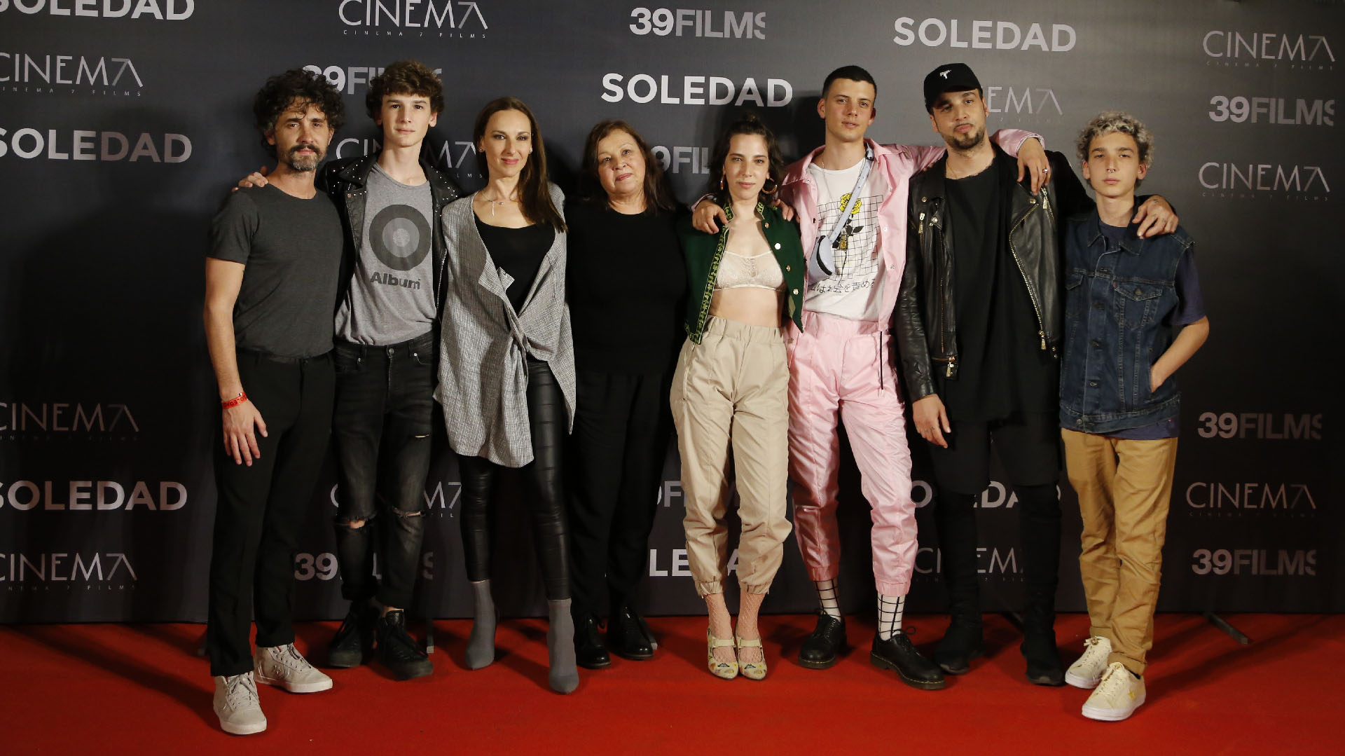 Vera Spinetta junto a su familia y su novio