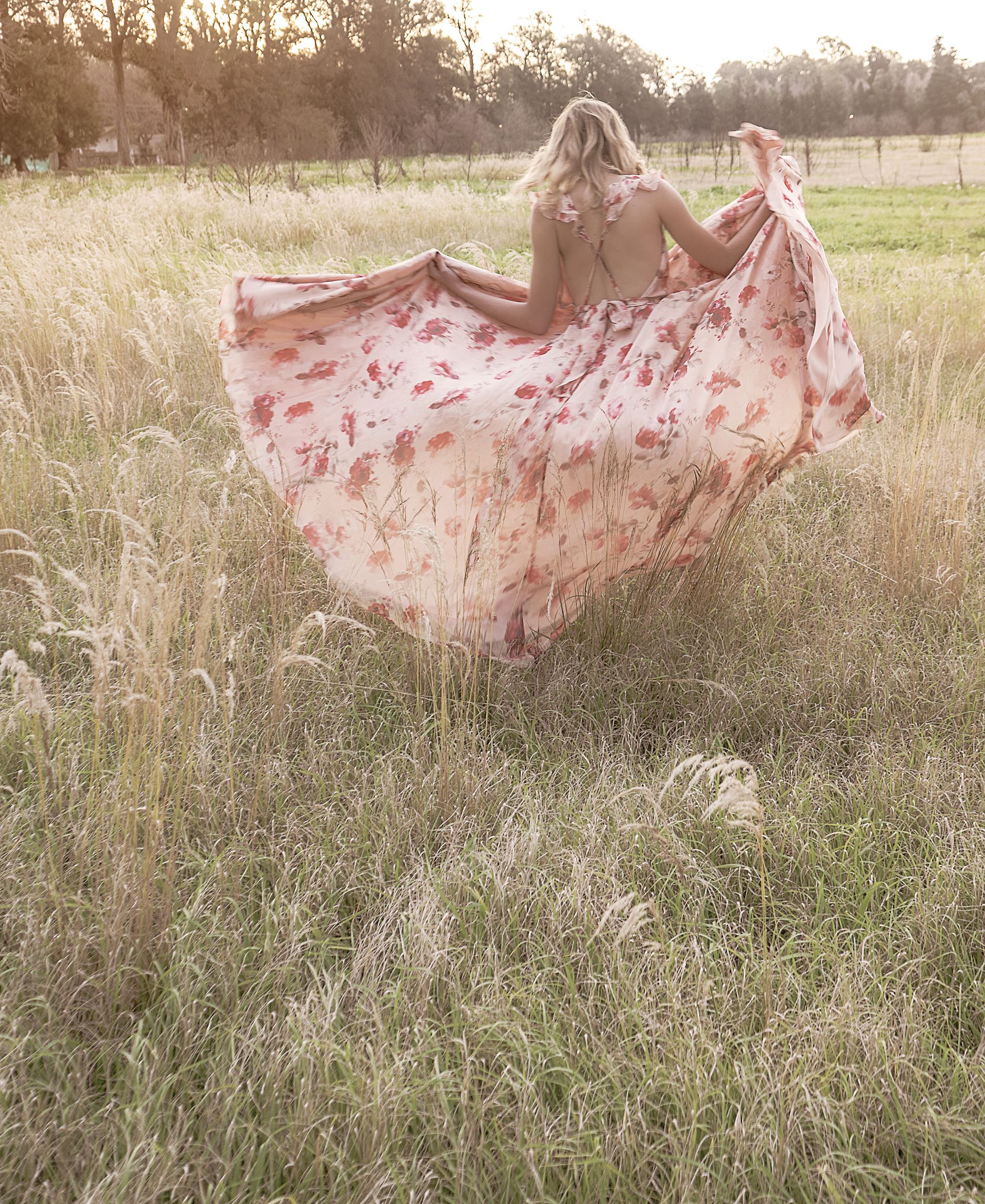 Vestido estampado con espalda al descubierto (DOT Store). (Foto: Juan Jauregui/ Para Ti)