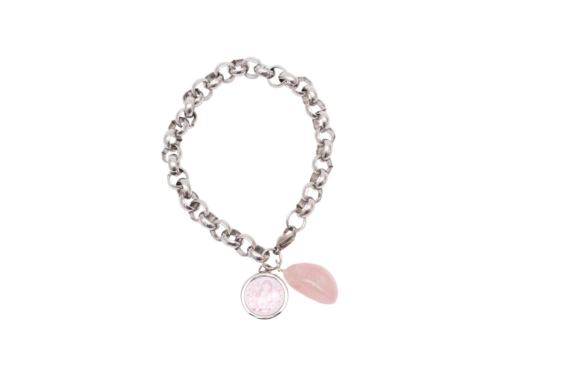 Pulsera de acero con dijes ($ 530, Salve Regina)
