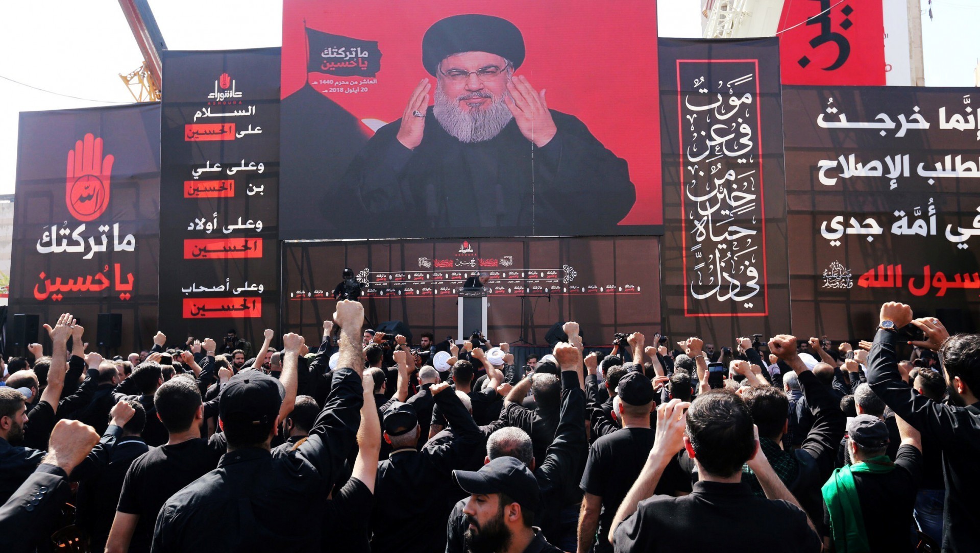 Una multitud en Beirut escucha un discurso dNasrallah el 20 de septiembre de 2018 (Reuters)