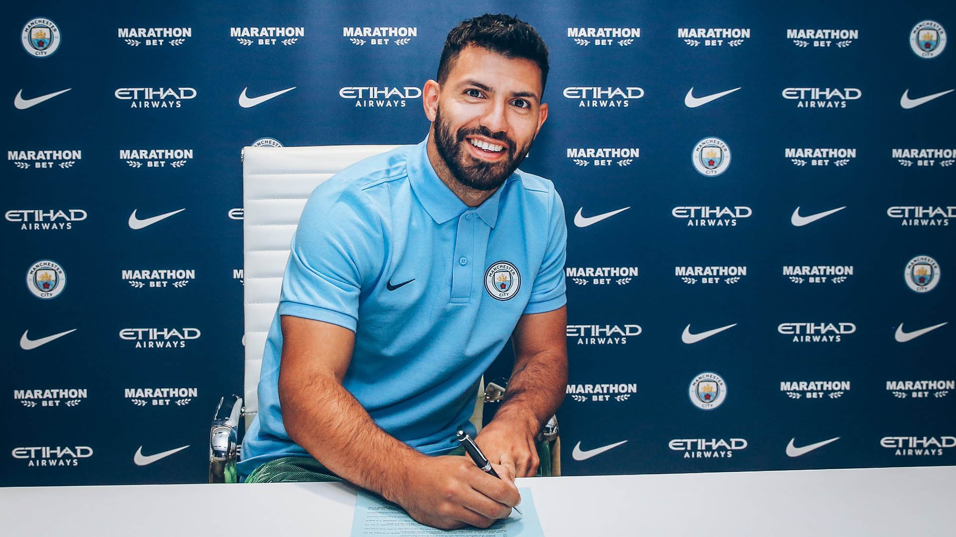 Agüero renovó su contrato con el City hasta el 2021