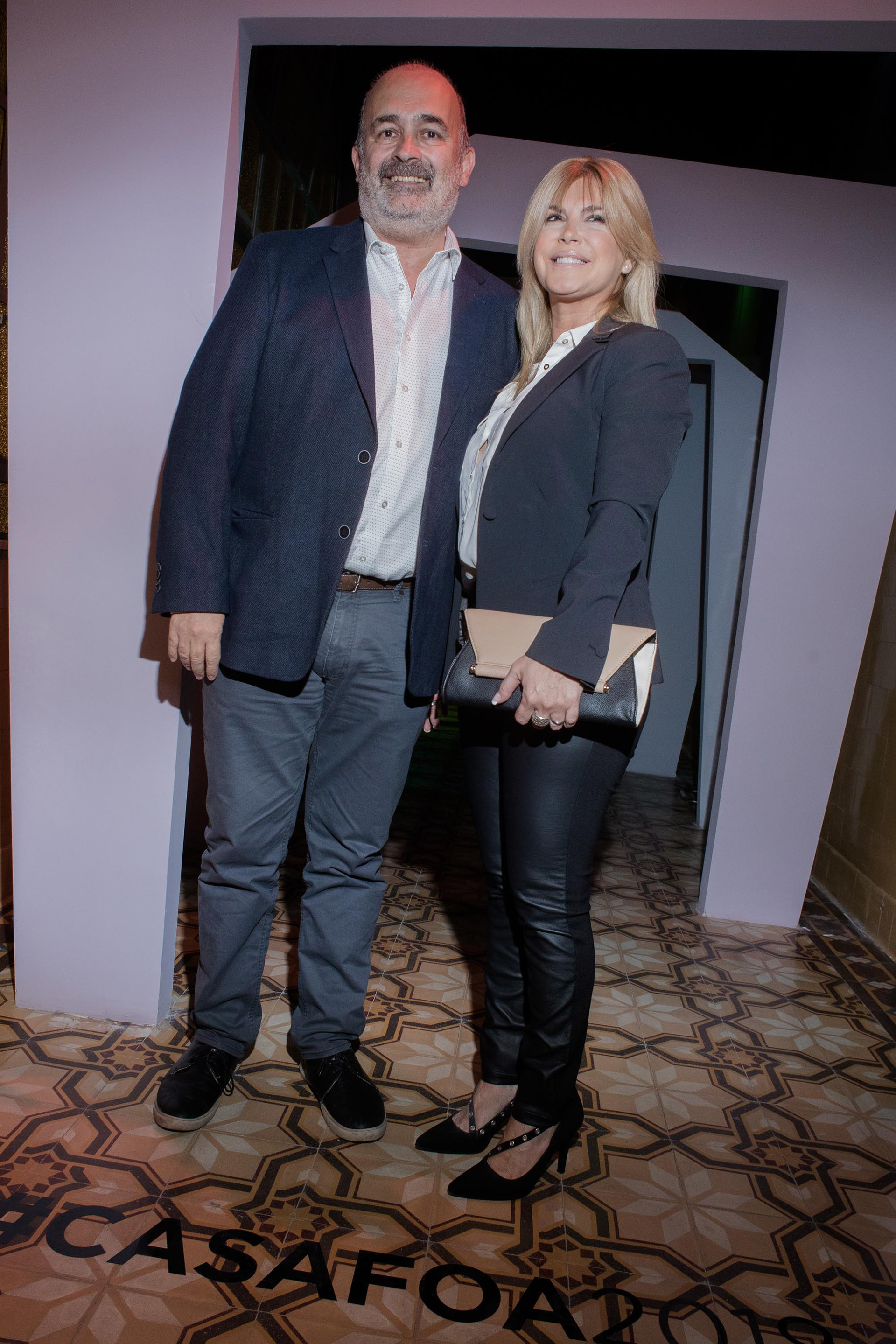 Eduardo Macchiavelli, ministro de Ambiente y Espacio Público, y Andrea Nazar. Fiel a su objetivo de difundir la vanguardia en diseño argentino, la industria y fomentar el arte en varias expresiones, Cassa Devoto 2018 recibe a los visitantes bajo la impronta solidaria de la Fundación Oftalmológica Argentina Jorge Malbran, que brinda asistencia oftalmológica a la personas de bajos recursos de todo el país