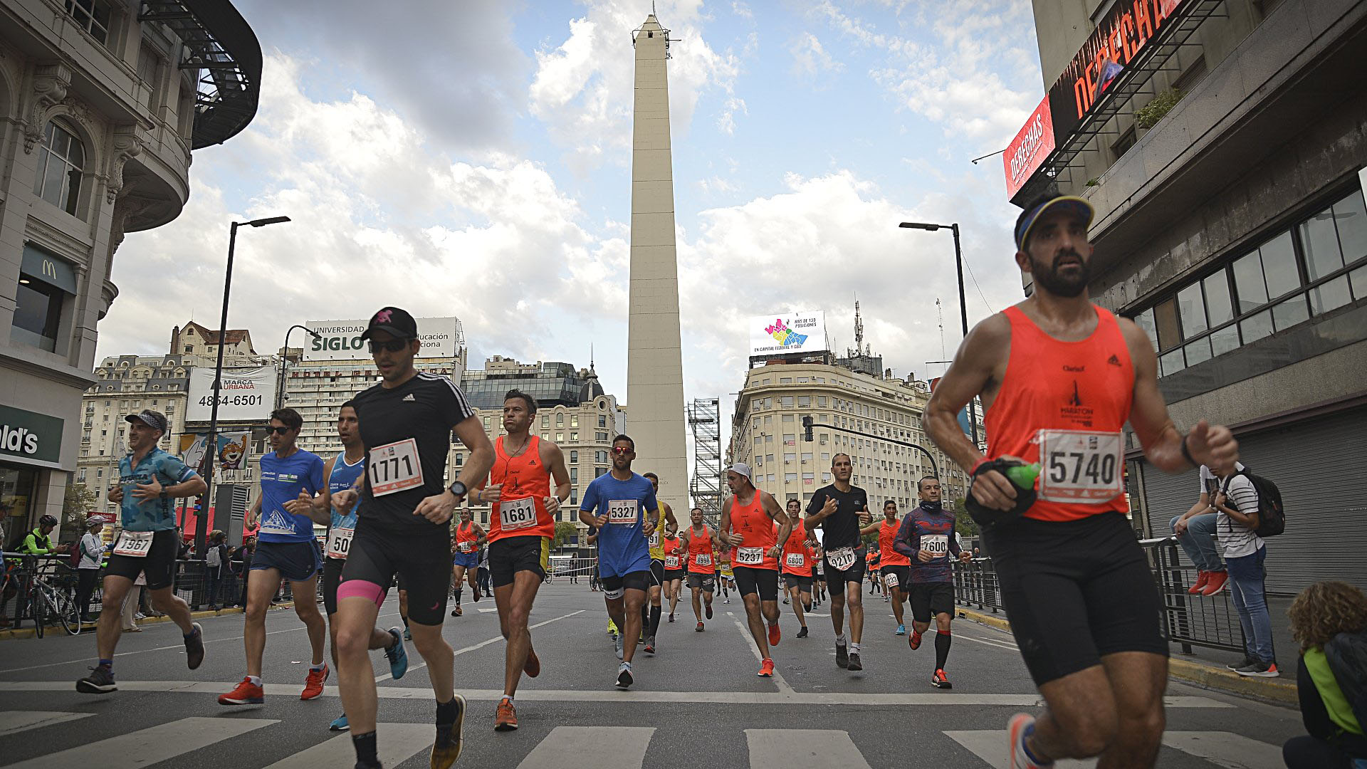 El recorrido del circuito llevó a los runners transitar por lugares emblemáticos de la Ciudad, como el Obelisco, la Plaza de Mayo o la zona de La Boca. Esta vez, no pudieron ingresar a la zona de Puerto Madero, ya que está cerrada por obras