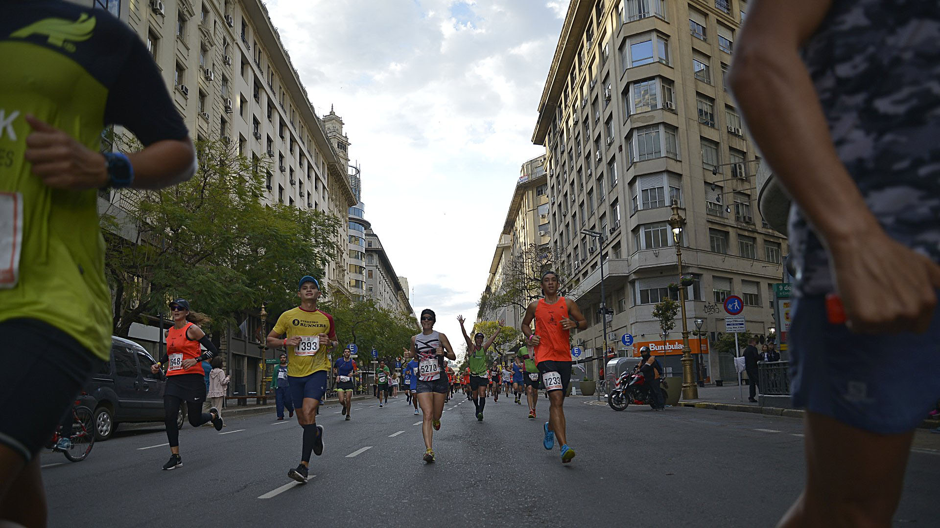 Competidores de todas las edades, entrenadores, familiares, amigos y demás espectadores acapararon el predio de la 42k, que comenzó puntualmente a las 7