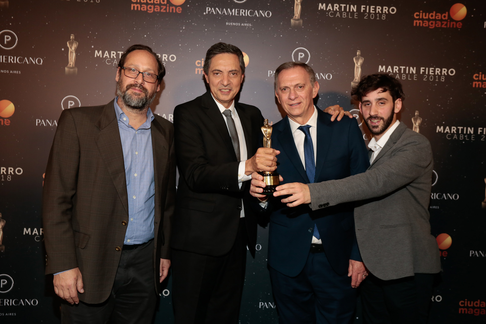 El equipo de A Dos Voces (TN) se llevó premio doble: periodístico y oro