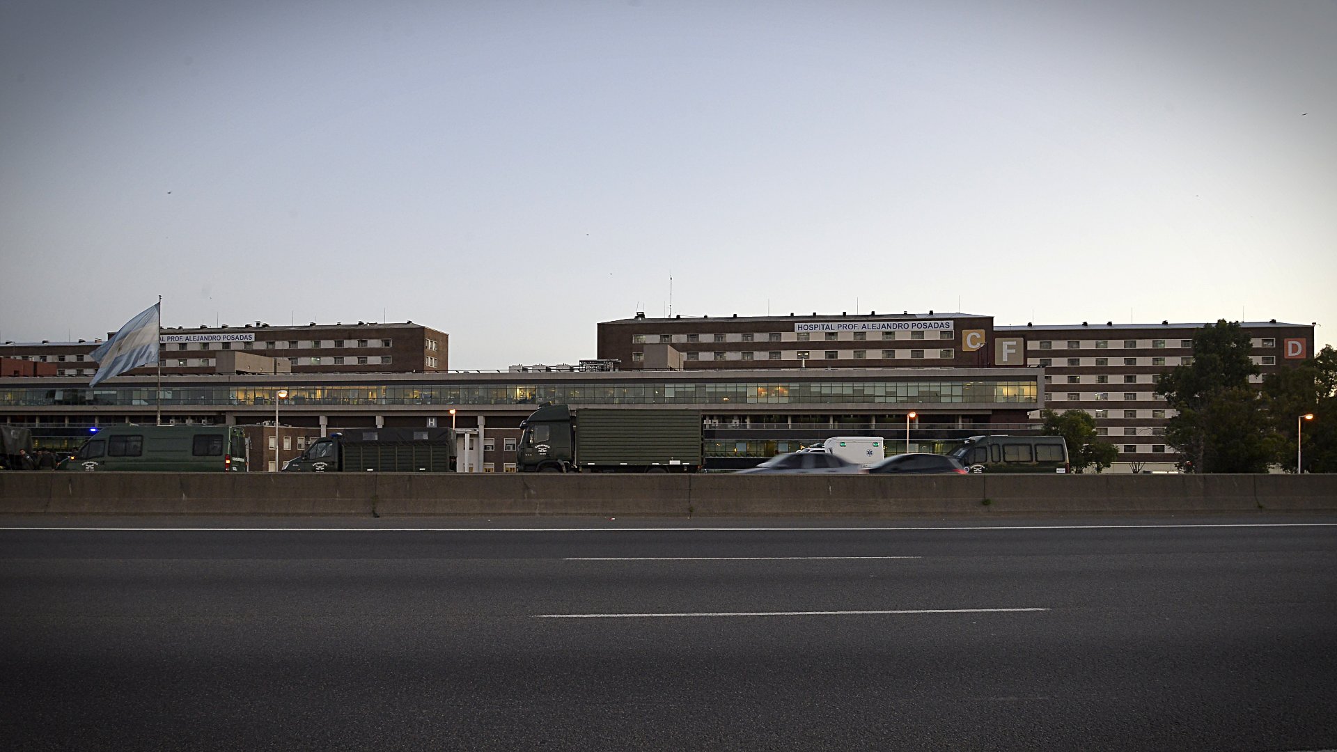 A la altura del Hospital Posadas se montó un importante operativo para evitar un piquete en el Acceso Oeste