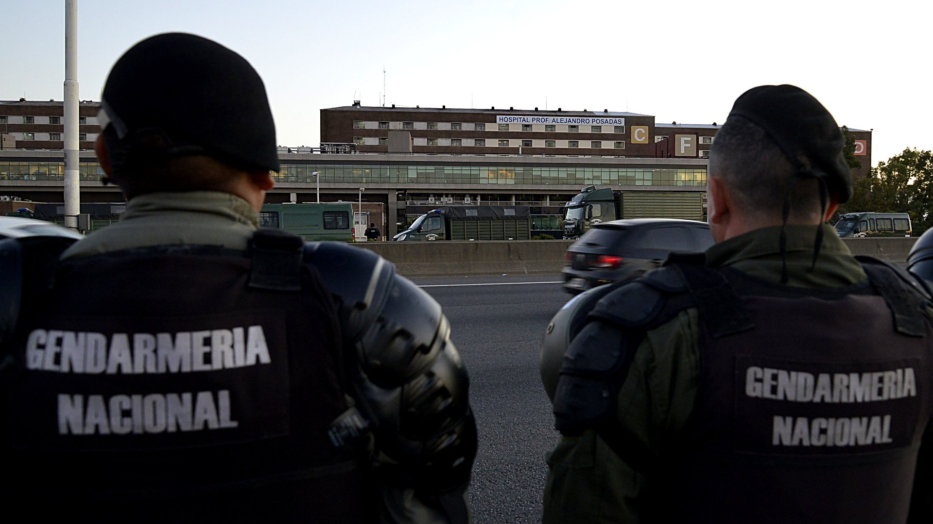 Operativo de Gendarmería frente al Hospital Posadas