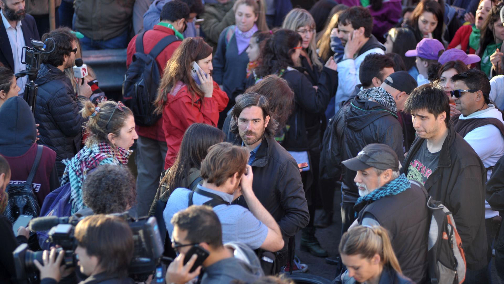 Nicolás del Caño en la protesta sobre el Puente Pueyrredón