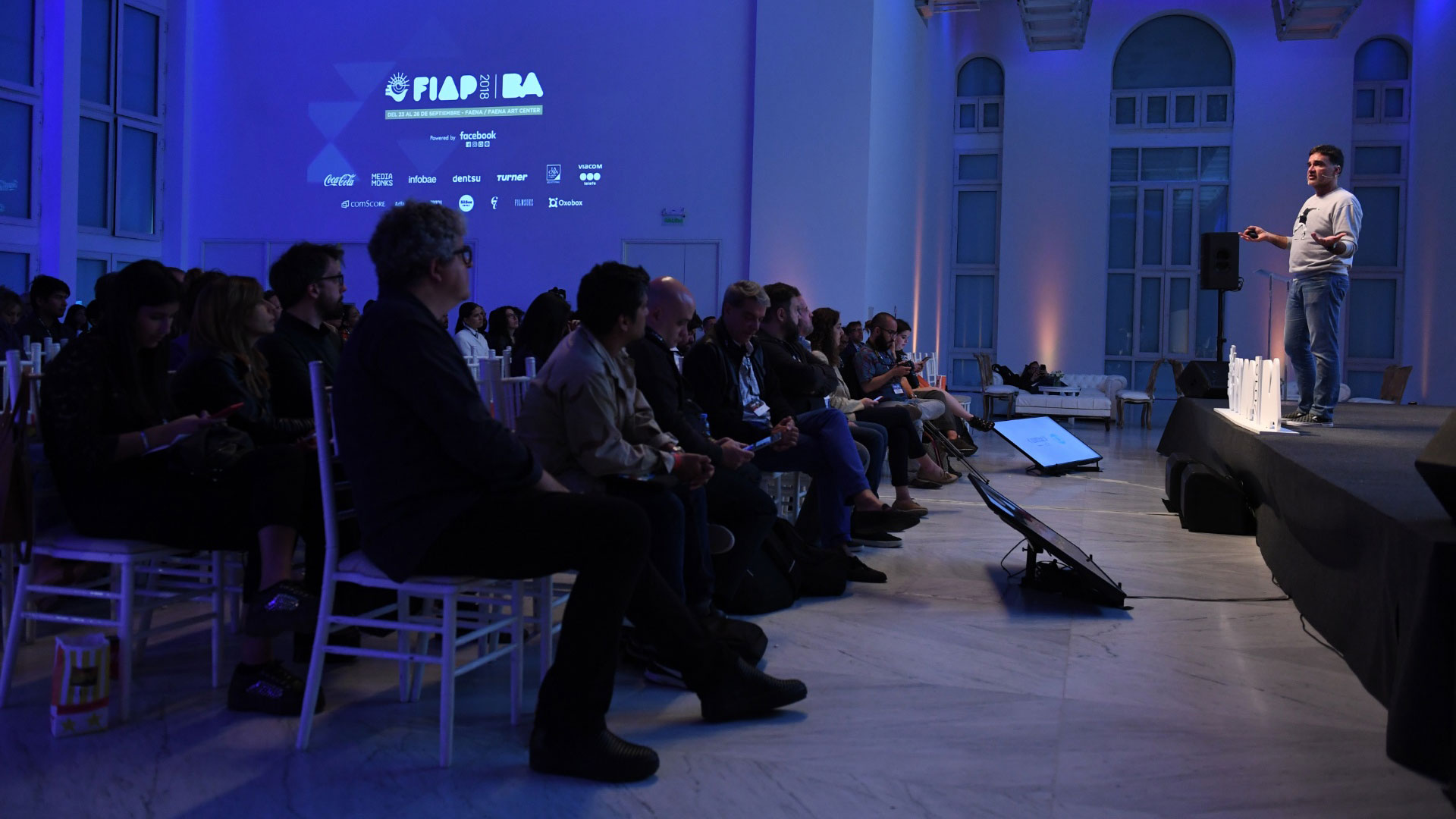 A pesar de la jornada de paro nacional, que obligó a los organizadores a concentrar la agenda, la segunda jornada del FIAP transcurrió a sala llena.