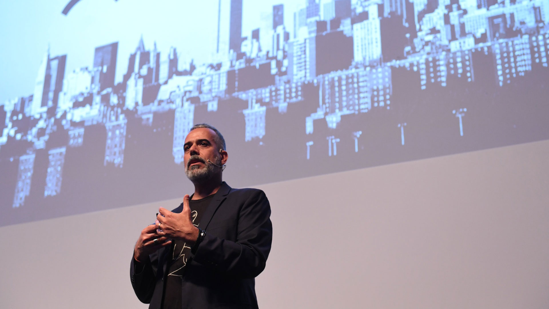 “400 millones de personas por día hacen historias en Instagram”, dijo Mauro Cavalletti