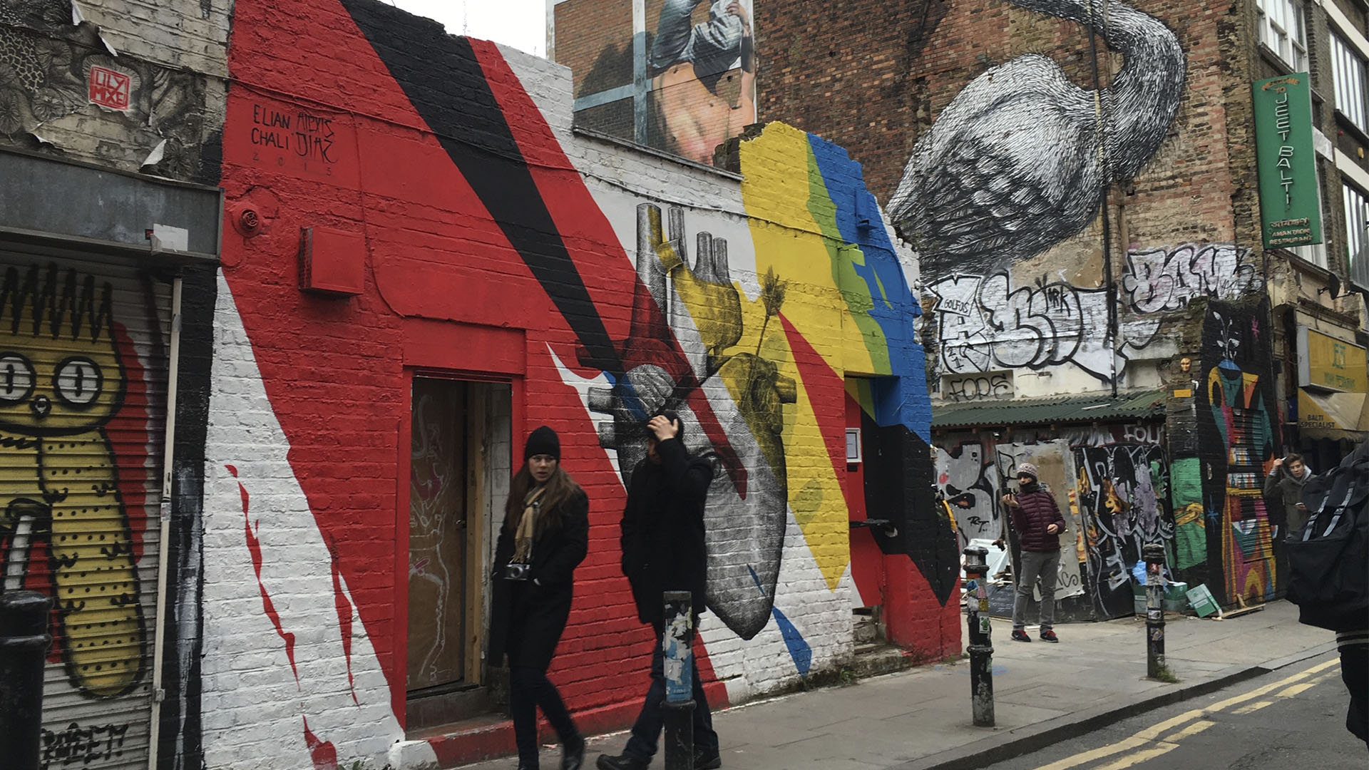 Los derechos de las paredes: artistas urbanos vencieron a una de las  aerolíneas más grandes del mundo - Infobae, image size:1920x1080