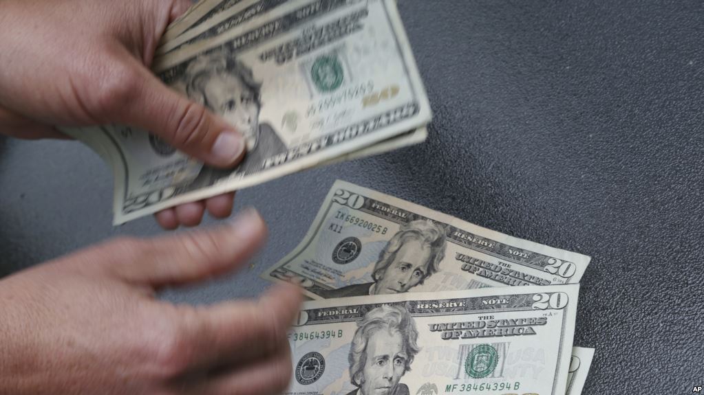 El riesgo de guerra comercial entre Estados Unidos y China podría en cambio afectar al crecimiento económico de ambos países, y por consiguiente a la creación de riqueza resultante, señaló el banco