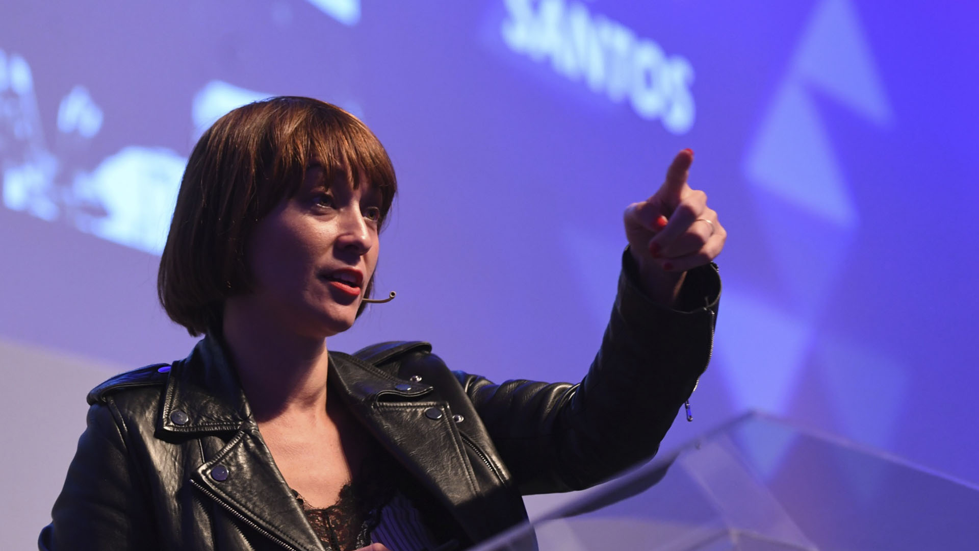 Eva Santos, directora general creativa de Proximity Worldwide y presidente del jurado de la categoría “Anuncios” durante su conferencia dijo: “Hay que seguir vendiendo creatividad pero con datos. Sabemos que más información es menos riesgo”
