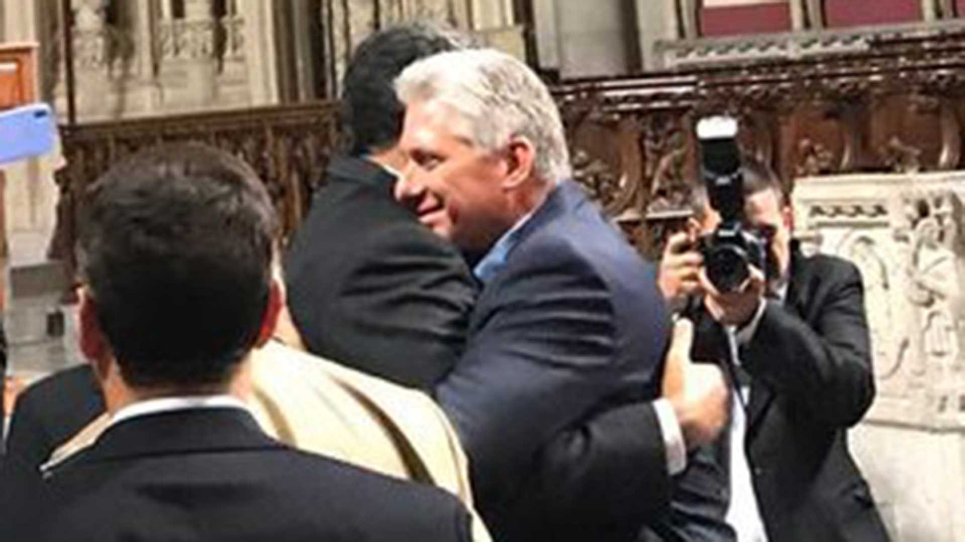 El saludo entre los gobernantes de Venezuela y Cuba en Nueva York