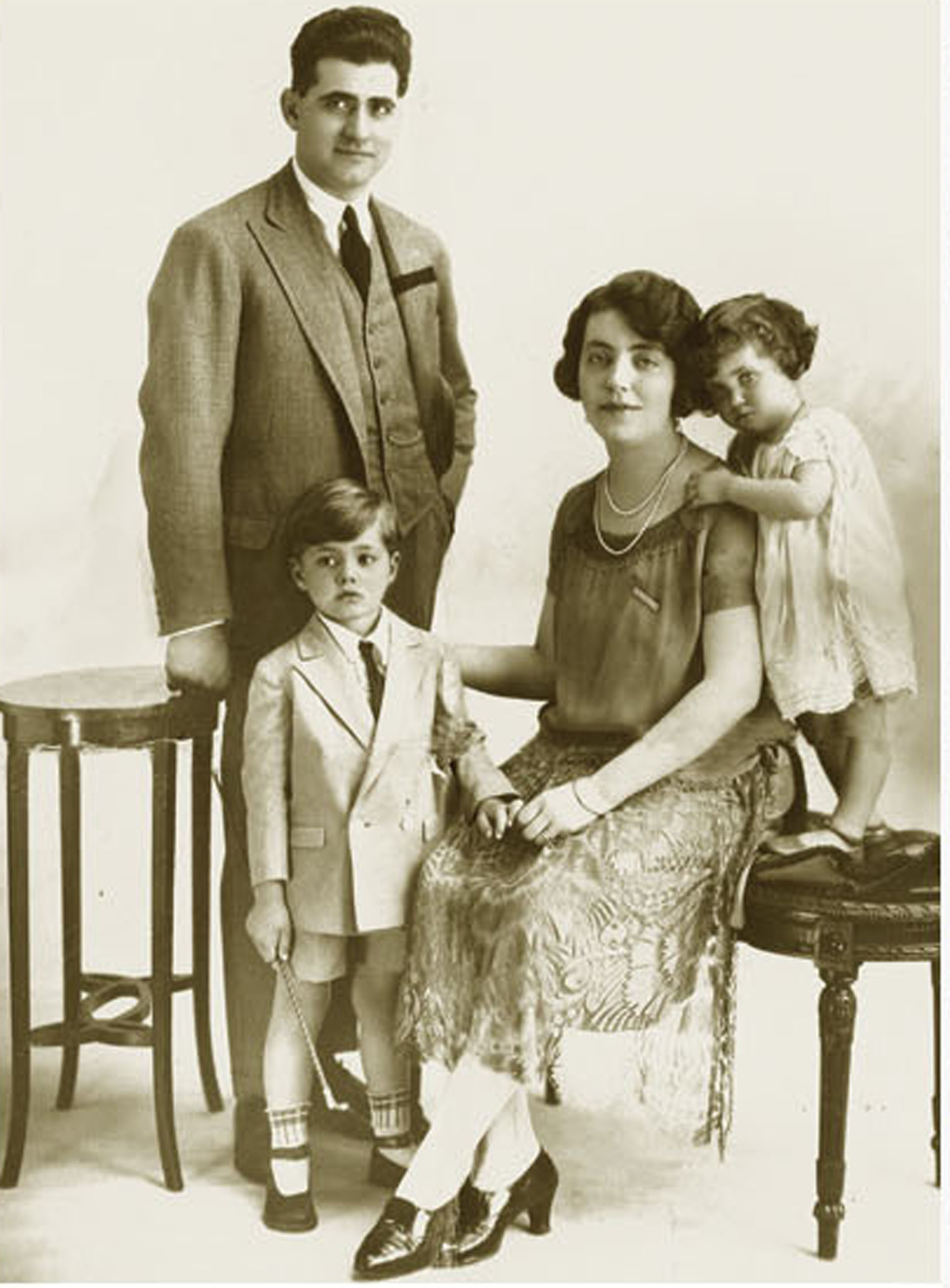 Felipe Fort con su primera mujer, Amelia y sus hijos Asuncion y Carlos