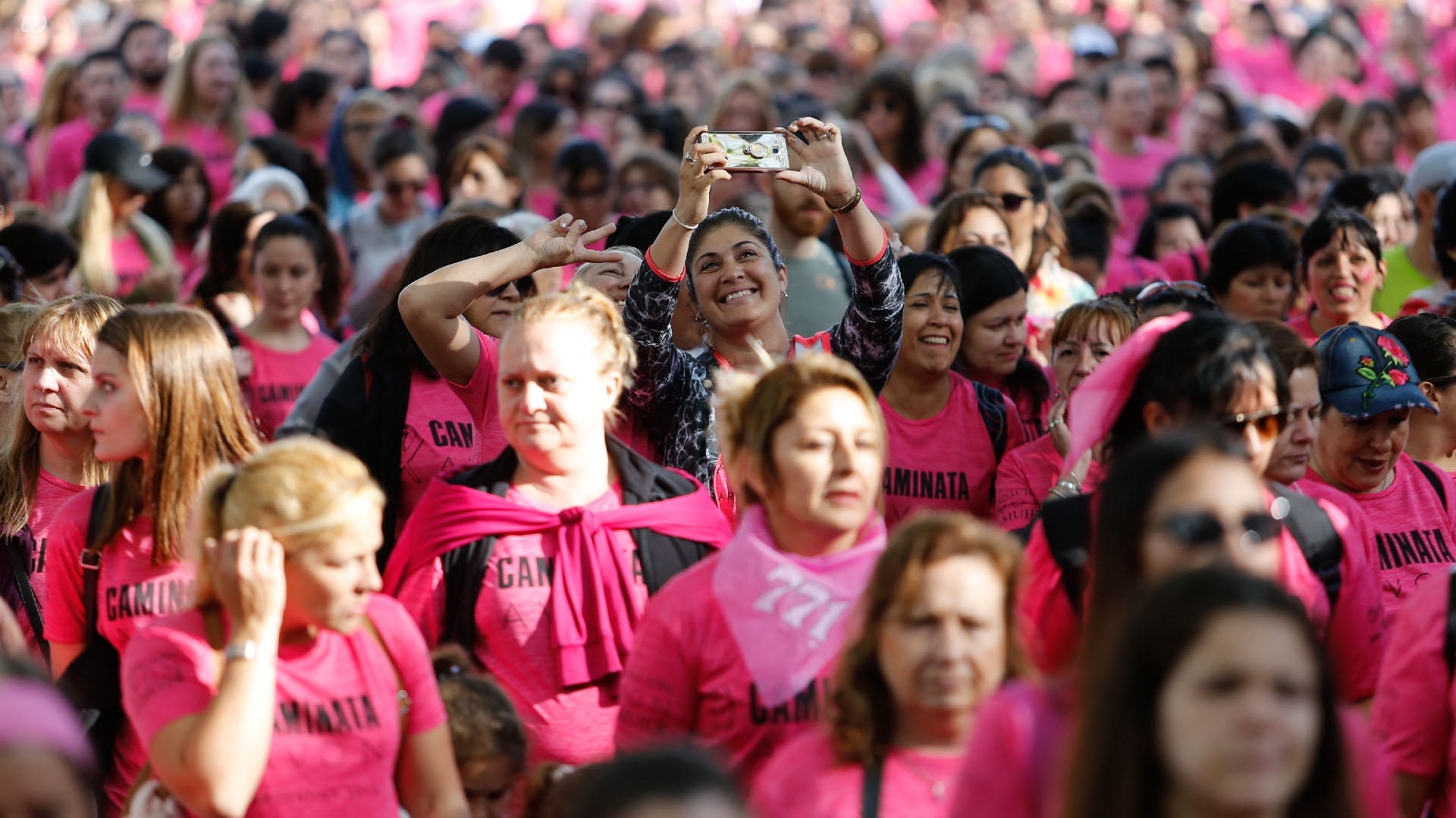 “Una de cada ocho mujeres puede sufrir cáncer de mama a lo largo de su vida, pero detectado a tiempo es curable. Entonces nos paramos de esa vereda de la vida, hablando de manera positiva y haciendo hincapié en la importancia de la mamografía”, sostuvo Yanuzzio