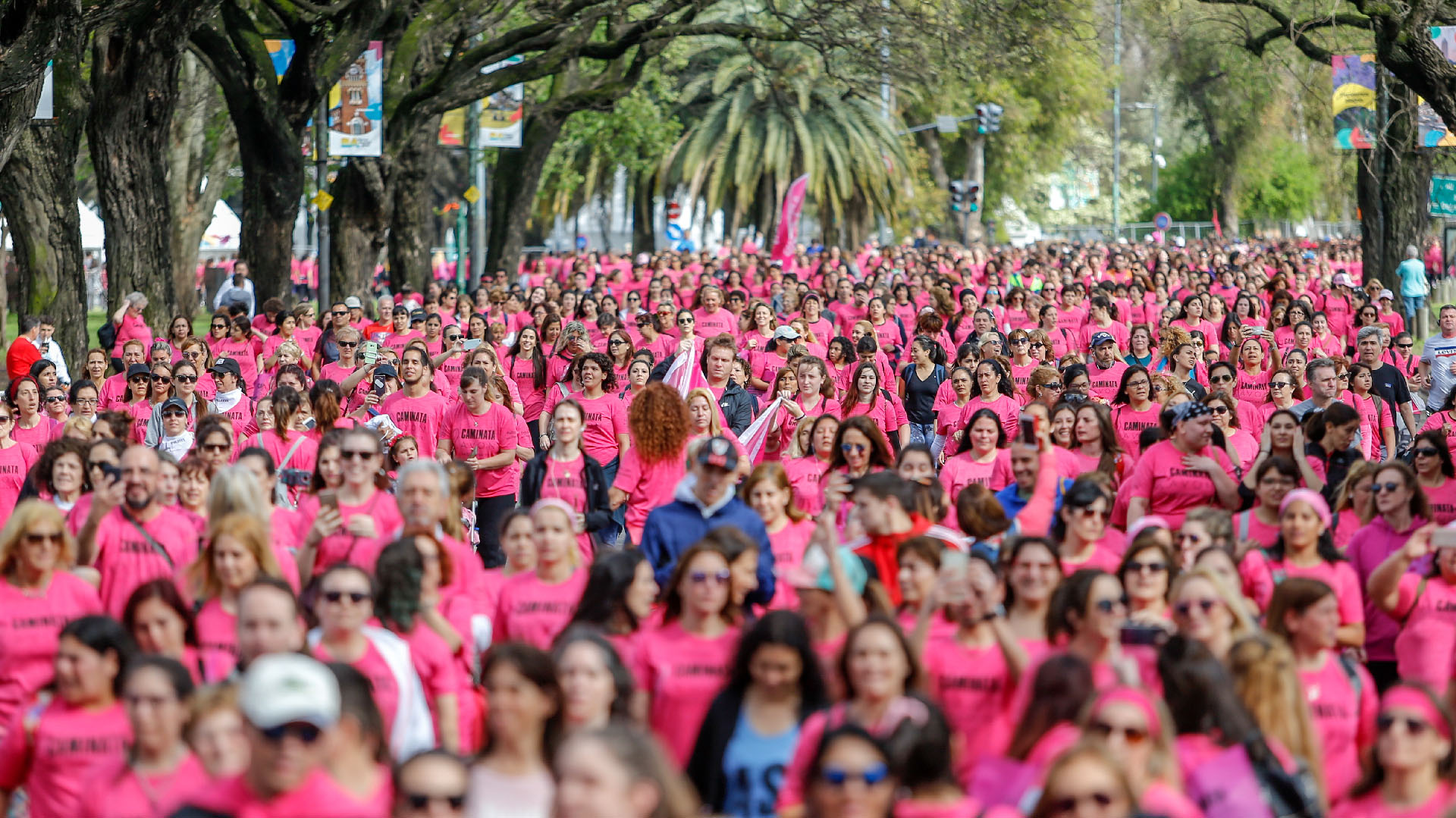 Las calles de Palermo se tiñeron de rosa por la celebración de la 14ª caminata anual en pos de promover la salud en todo el país, combatiendo el tumor más frecuente en las mujeres