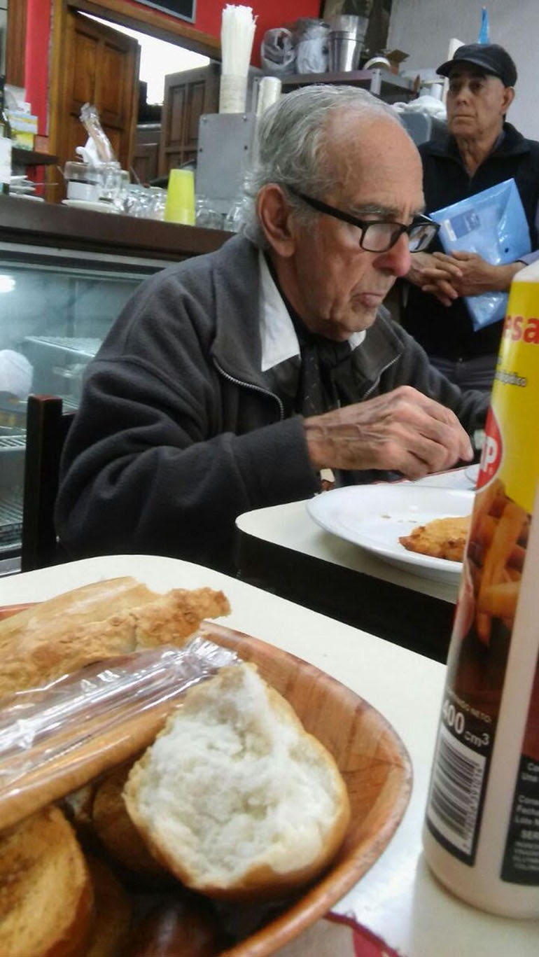 El femicida almuerza todos los días en el mismo bodegón