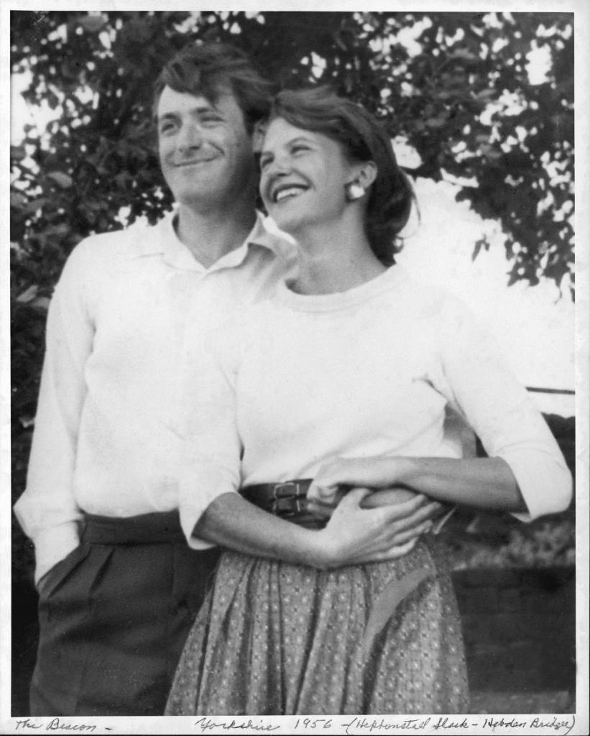 Ted Hughes y Sylvia Plath in Yorkshire, Reino Unido, 1956