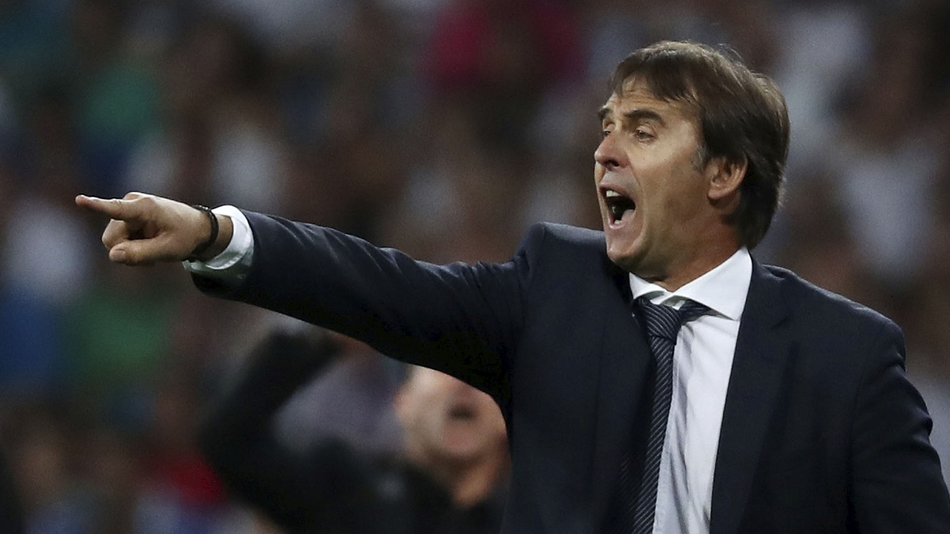 Lopetegui, en el centro de todas las miradas