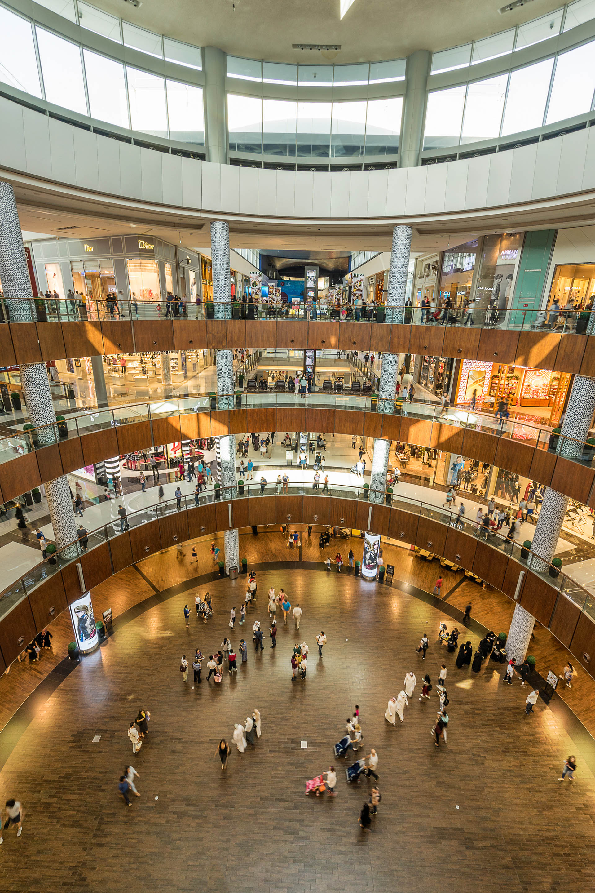 The Dubai Mall el más grande del mundo. En su interior hay desde marcas de lujo hasta H&M, Forever 21 y Zara
