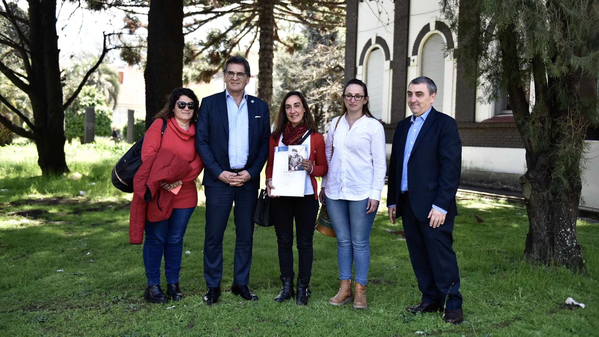 María Fernanda Araujo, presidenta de la Comisión de Familiares de Malvinas, Claudio Avruj, Lorna y Victoria Márquez y Leo Szuchet, jefe de Gabinete de la Secretaría de Derechos Humanos (Adrián Escandar)