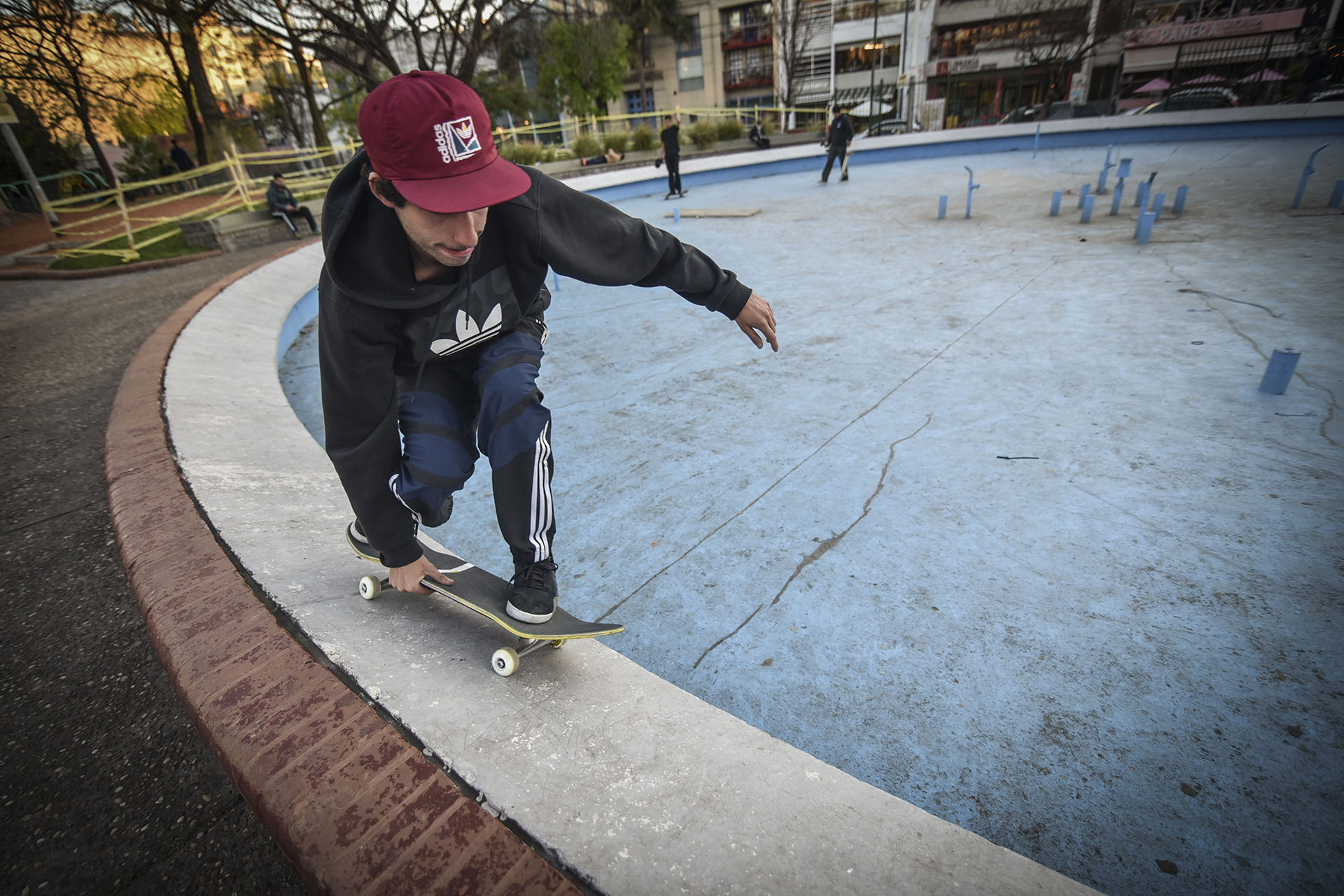En la Plaza Armenia se reúnen los skaters para practicar el deporte