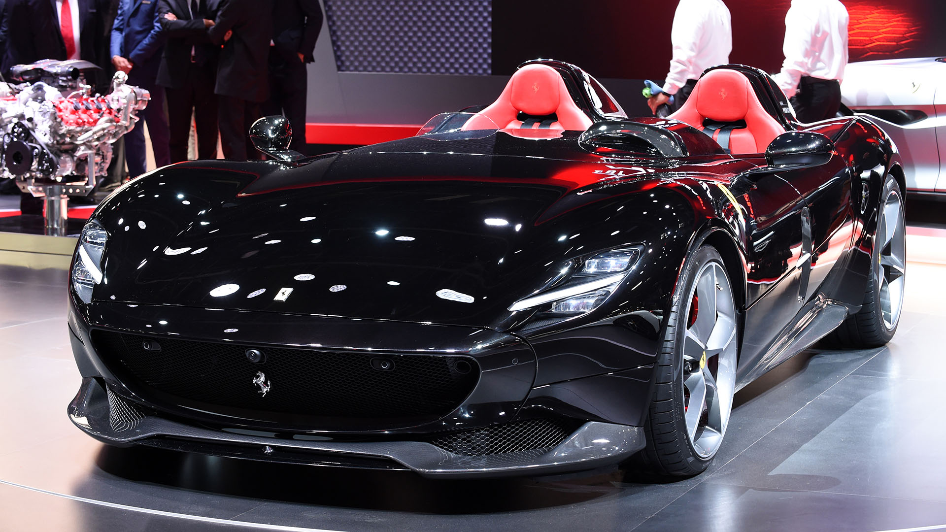 Ambos modelos montan el motor más poderoso jamás fabricado en Maranello: un V12 de 810 CV y 719 Nm (AFP)