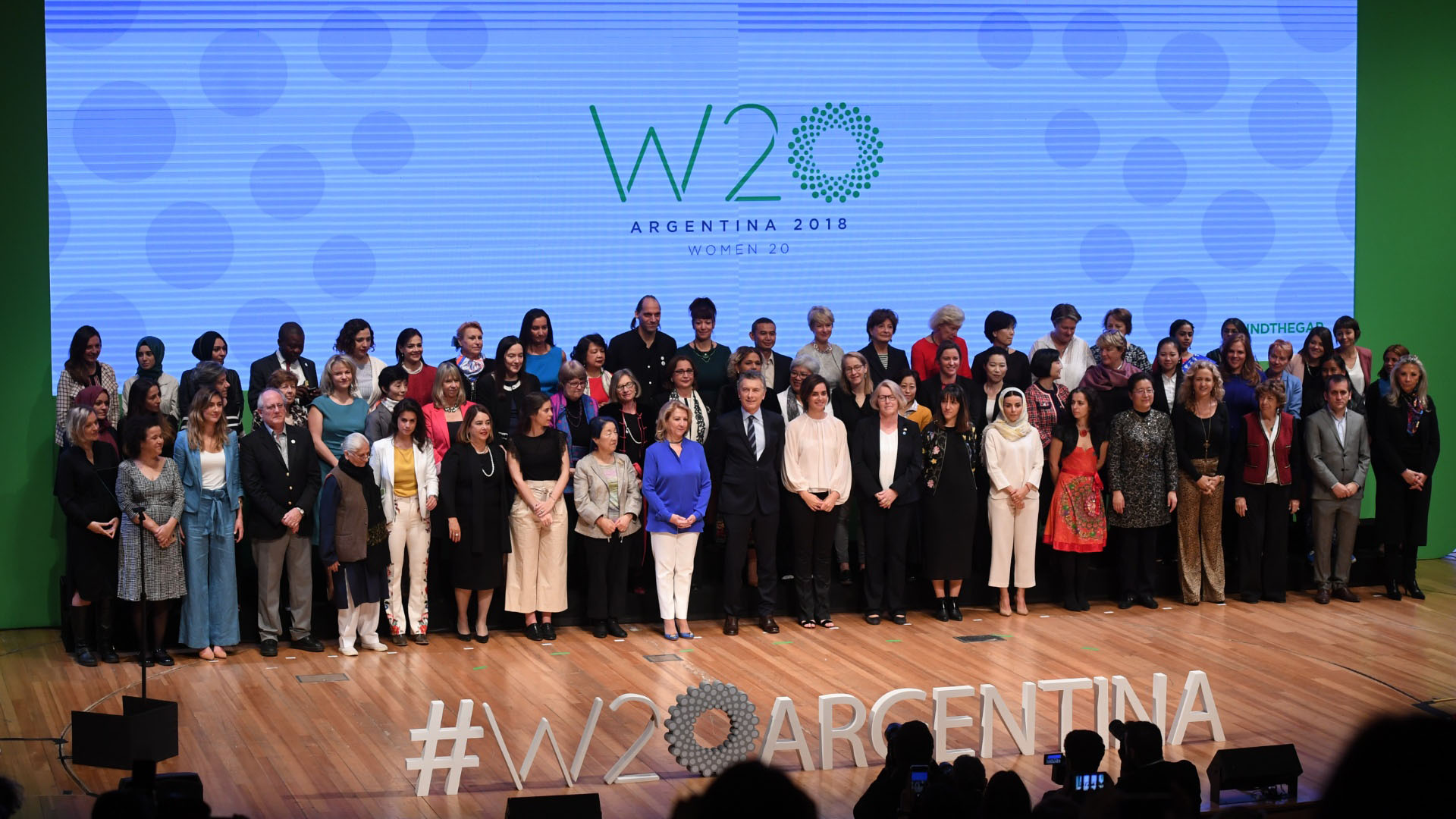 Las delegadas mundiales del W20 le entregaron al presidente Mauricio Macri el documento final con sus recomendaciones