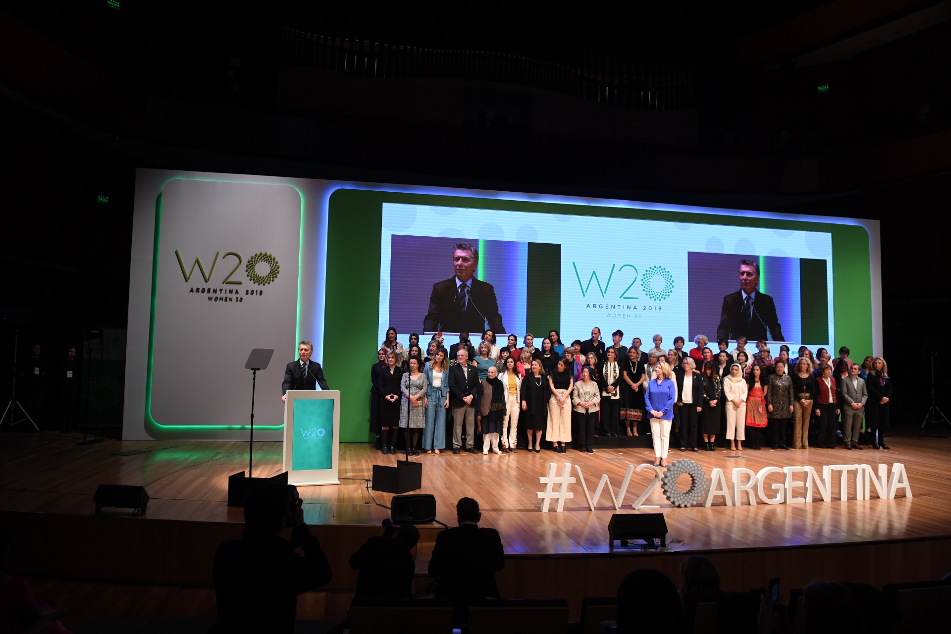 Más de 65 delegadas del mundo firmaron el texto final que le fue entregado a Mauricio Macri