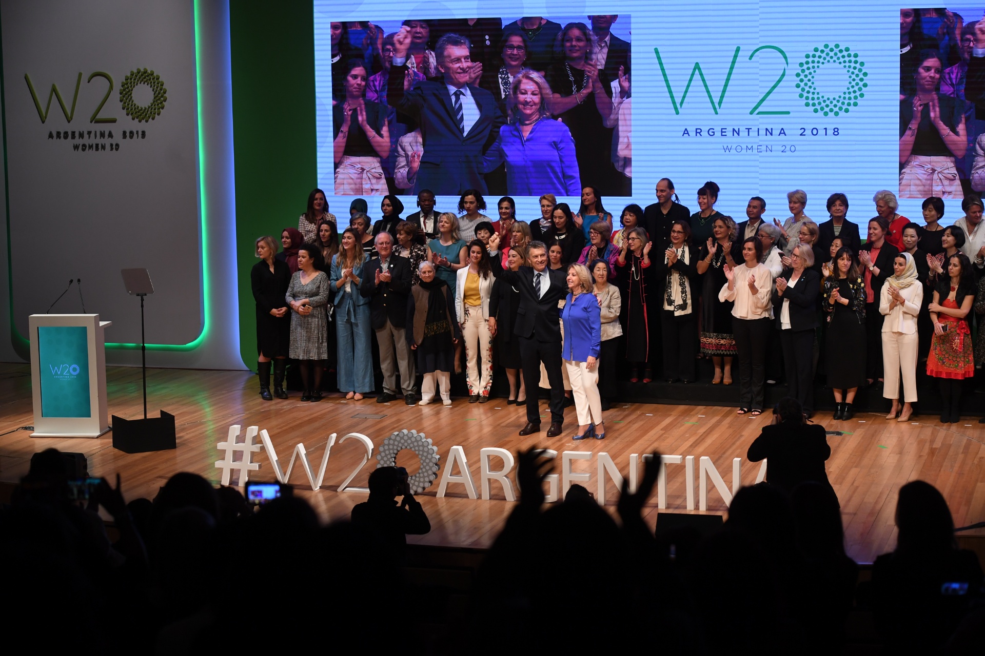 Macri fue ovacionado por las Mujeres del W20