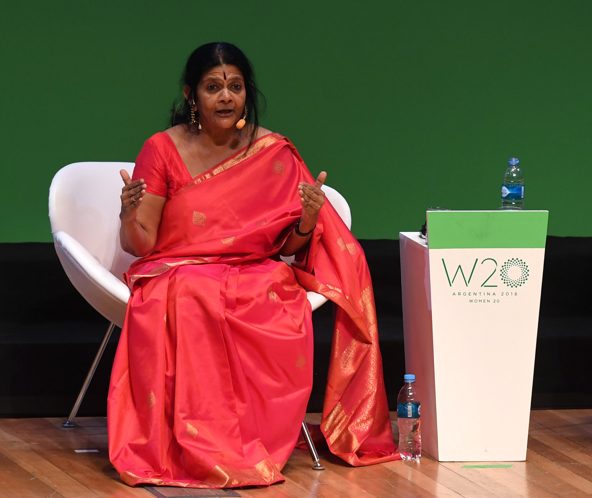 Chetna Gala Sinha, dirige Mann Deshi, una Fundación que impulsa el empoderamiento económico de las mujeres rurales en India