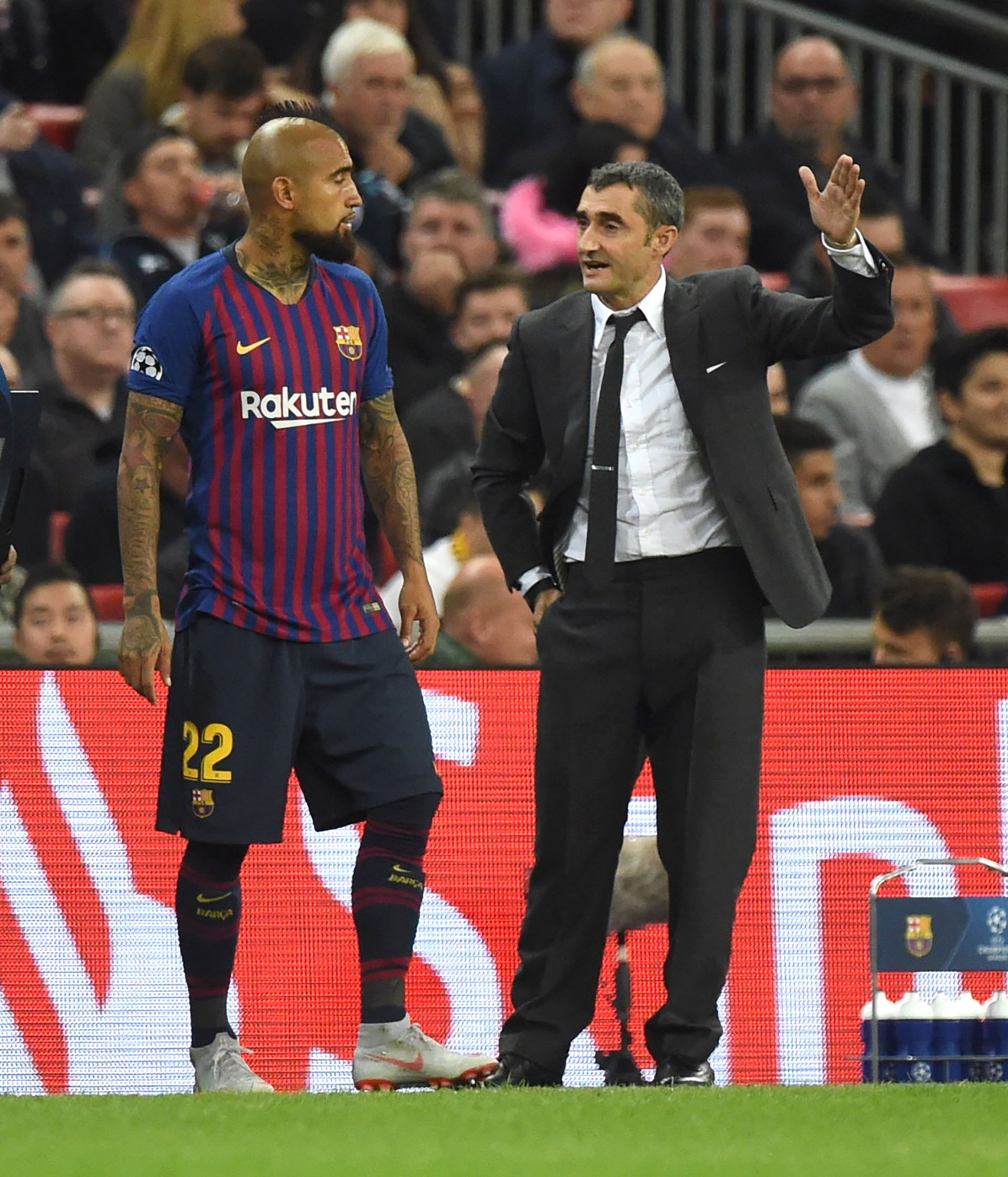 La relación entre Vidal y Valverde no tuvo el mejor inicio, pero después limaron asperezas (Foto: EFE)
