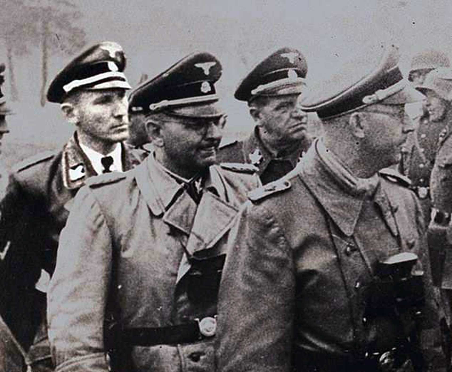 Otto Gustav von Wächter con su uniforme de general de las SS junto a otros jerarcas nazis (Museo del Holocausto)