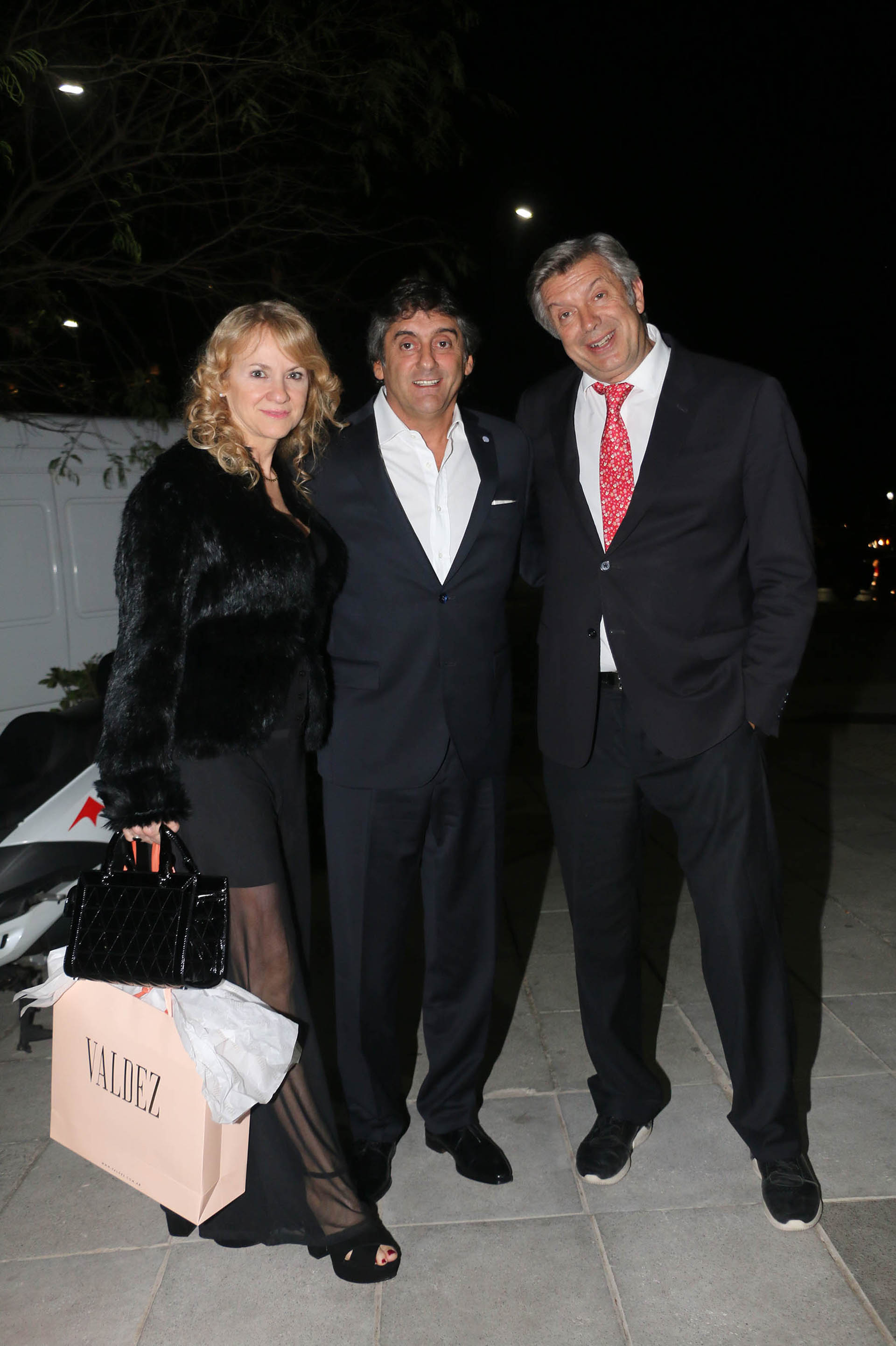 El doctor D’Alessandro junto a Enzo Francescoli y su mujer