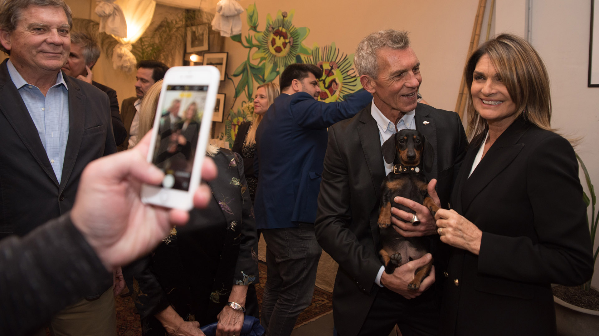 Ricardo Piñeiro posa para la foto con Amelie y Teresa Calandra