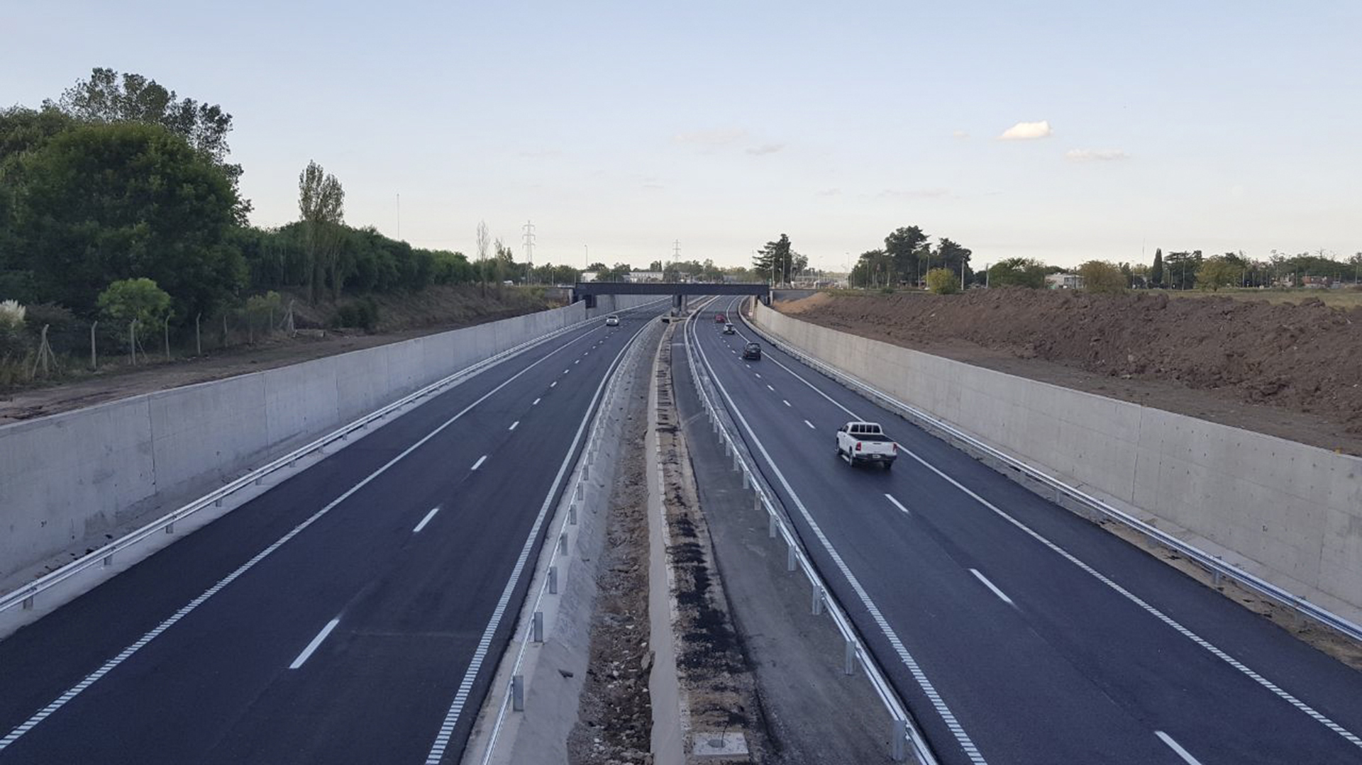 Algunos expertos apuntan a que el plástico se podría reutilizar para la pavimentación de carreteras (Archivo)