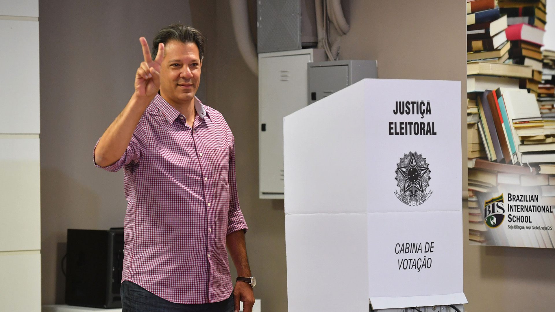 Fernando Haddad salió segundo y competirá en en balotaje contra Bolsonaro (AFP)