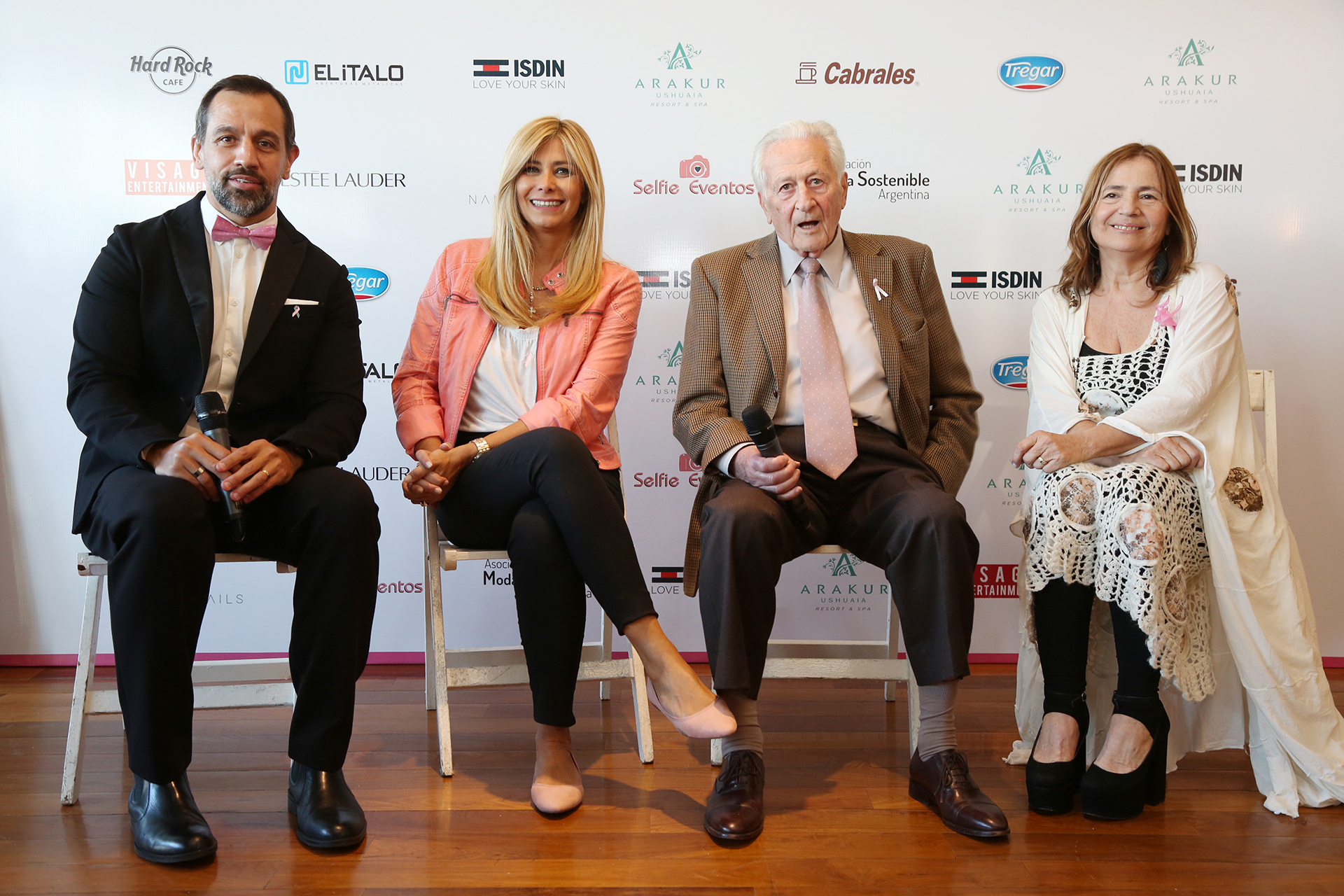 Antes del desfile, se llevó a cabo una charla de prevención a cargo del director ejecutivo de LALCEC, Diego Paonessa; el médico Antonio Lorusso; y las pacientes recuperadas Marisa Andino y Alejandra Gougy