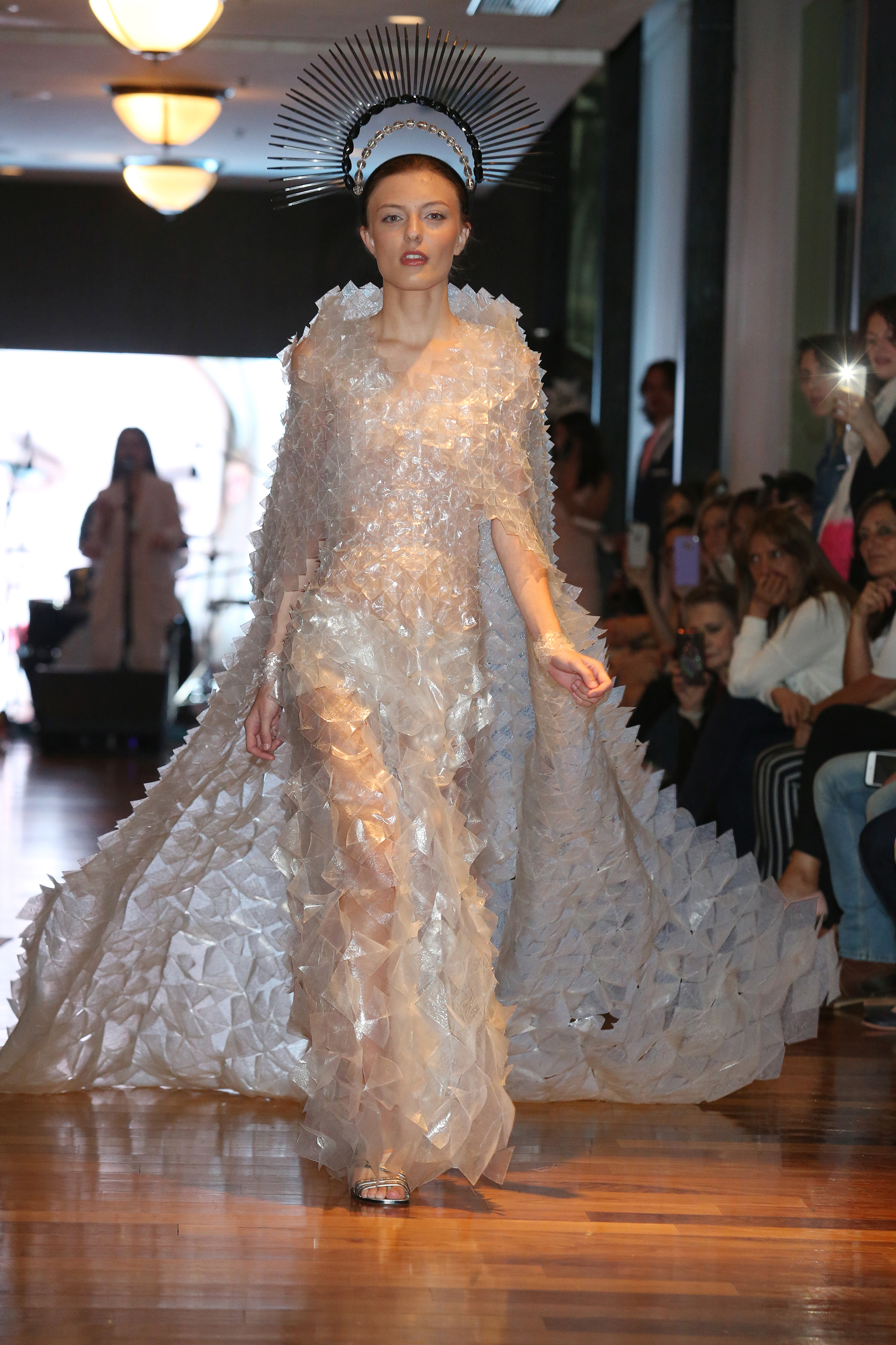 La Asociación Moda Sostenible Argentina presentó diseños realizados con técnicas de upcycling y fibras naturales, bajo el lema “La moda te cuida”